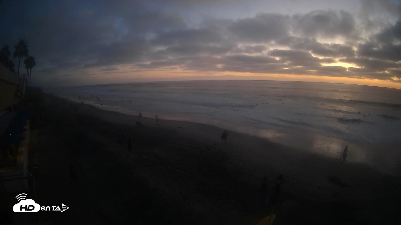 Snapshot of 17th St. Del Mar Beach - 4K SW Live Webcam taken Oct 9, 2026, 6:42pm PDT