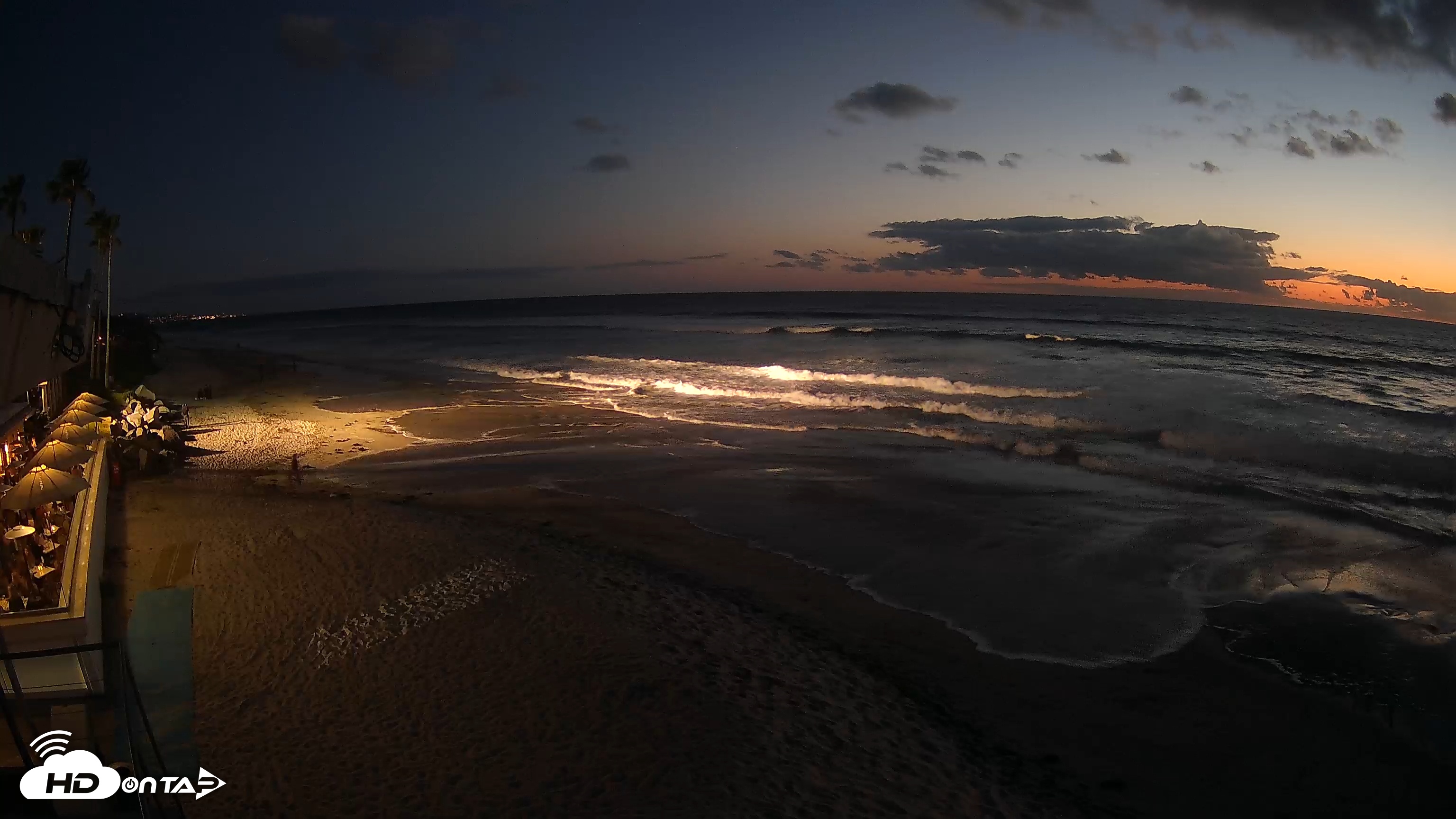 Snapshot of 17th St. Del Mar Beach - 4K SW Live Webcam taken Apr 25, 2025, 7:58pm PDT