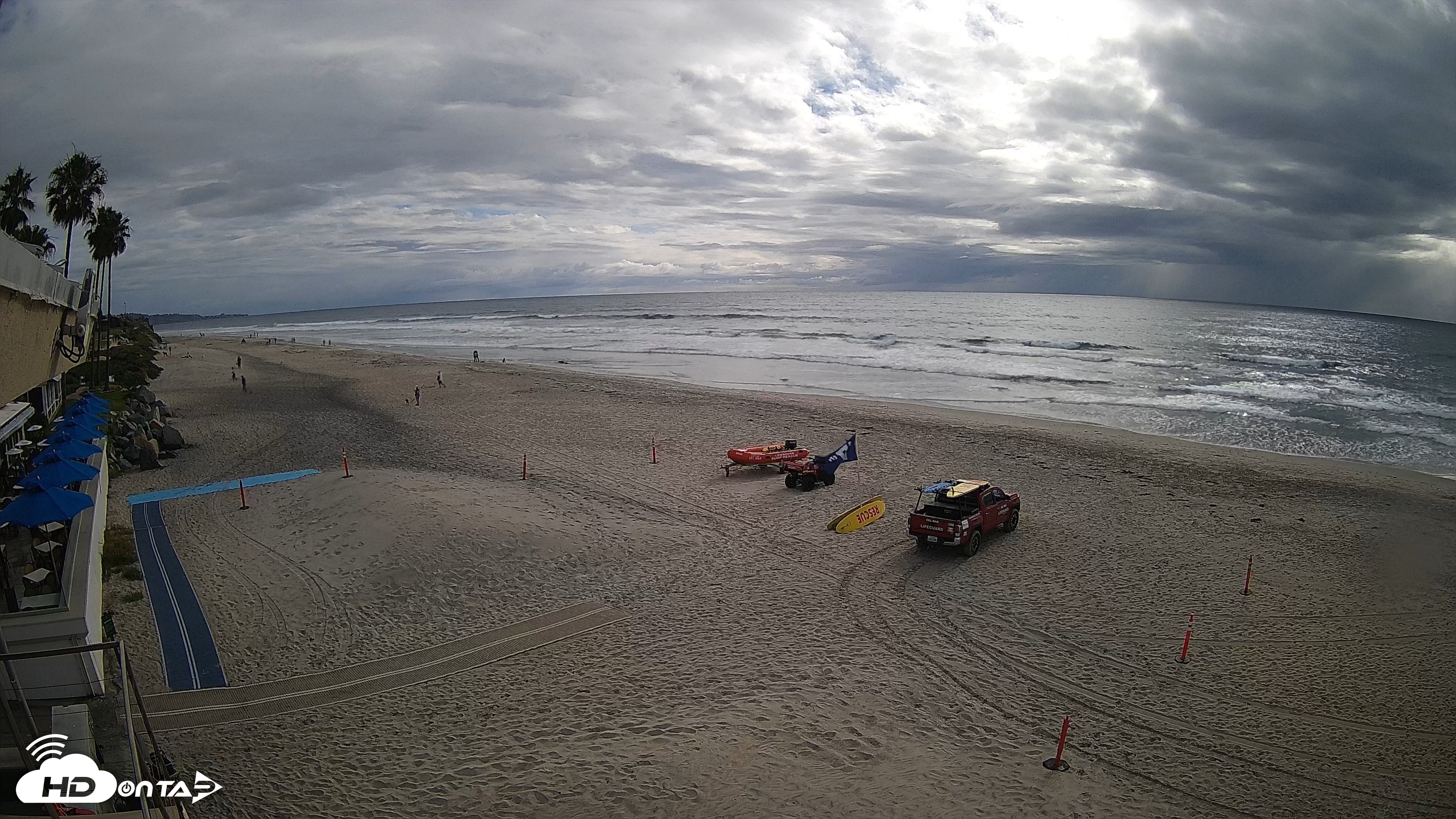 Snapshot of 17th St. Del Mar Beach - 4K SW Live Webcam taken Apr 12, 2026, 4:39pm PDT