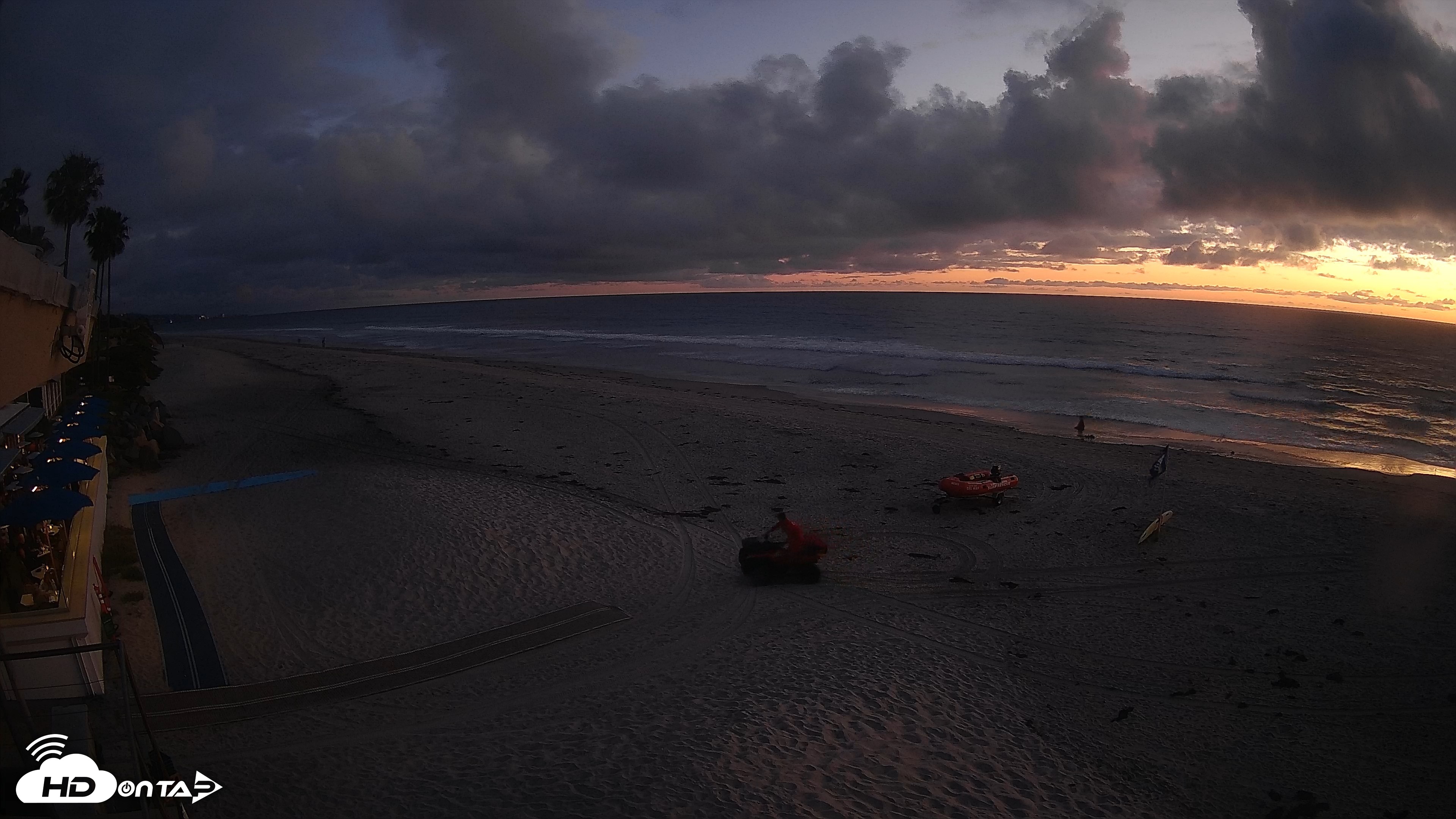 Snapshot of 17th St. Del Mar Beach - 4K SW Live Webcam taken Apr 21, 2026, 7:40pm PDT
