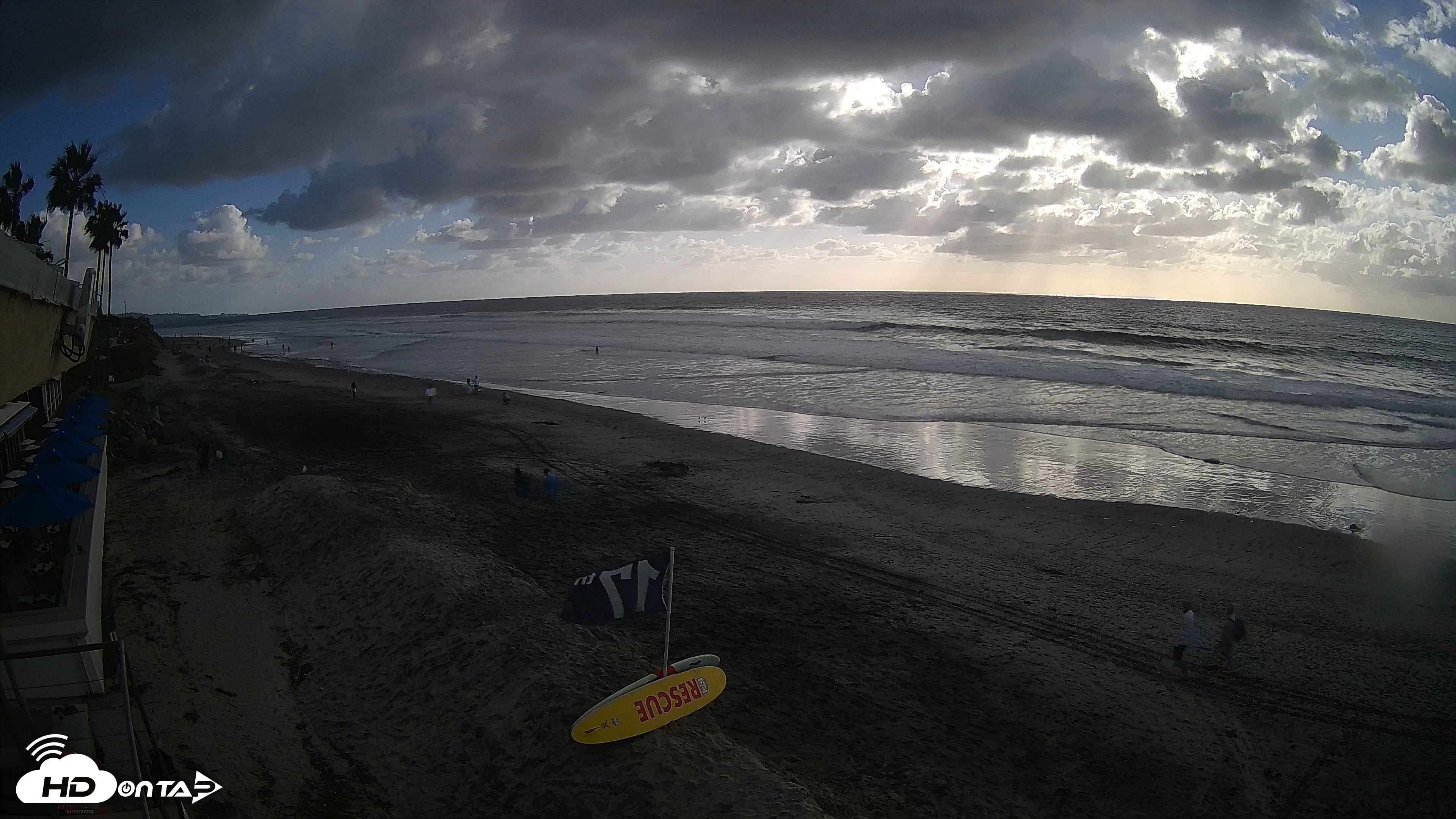 Snapshot of 17th St. Del Mar Beach - 4K SW Live Webcam taken Oct 12, 2026, 4:41pm PDT