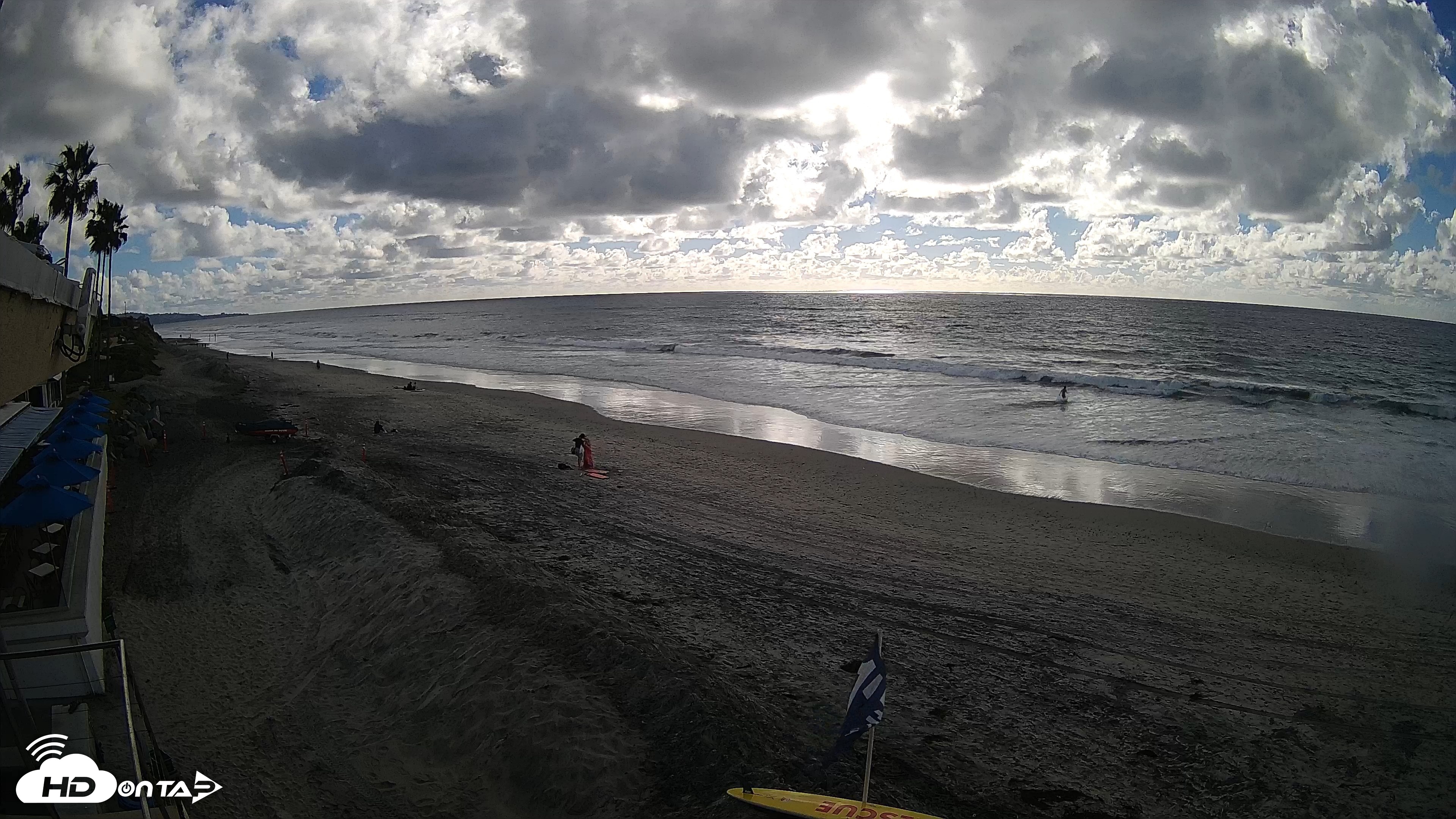 Snapshot of 17th St. Del Mar Beach - 4K SW Live Webcam taken Oct 22, 2026, 3:30pm PDT