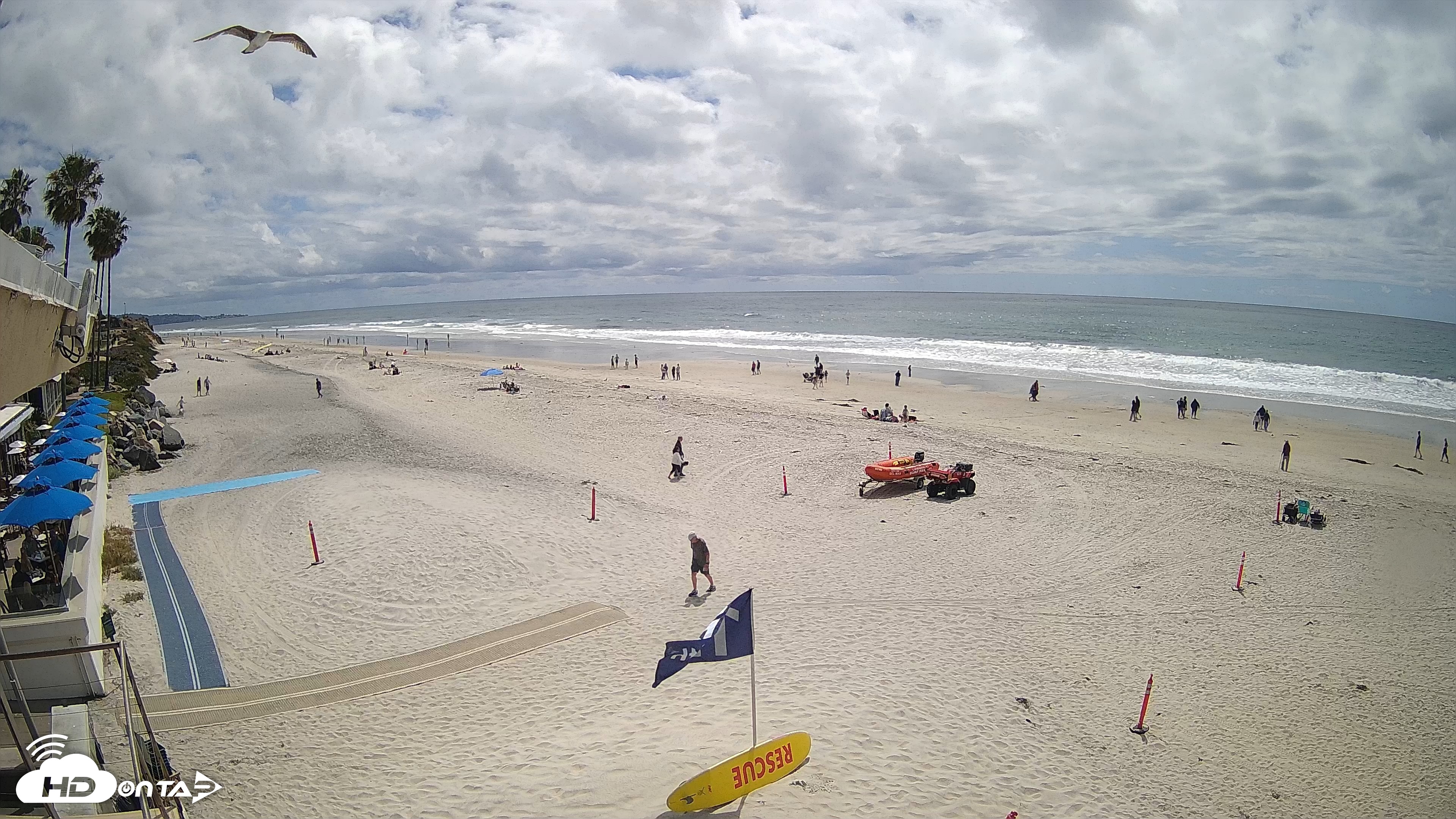 Snapshot of 17th St. Del Mar Beach - 4K SW Live Webcam taken Apr 26, 2026, 2:15pm PDT