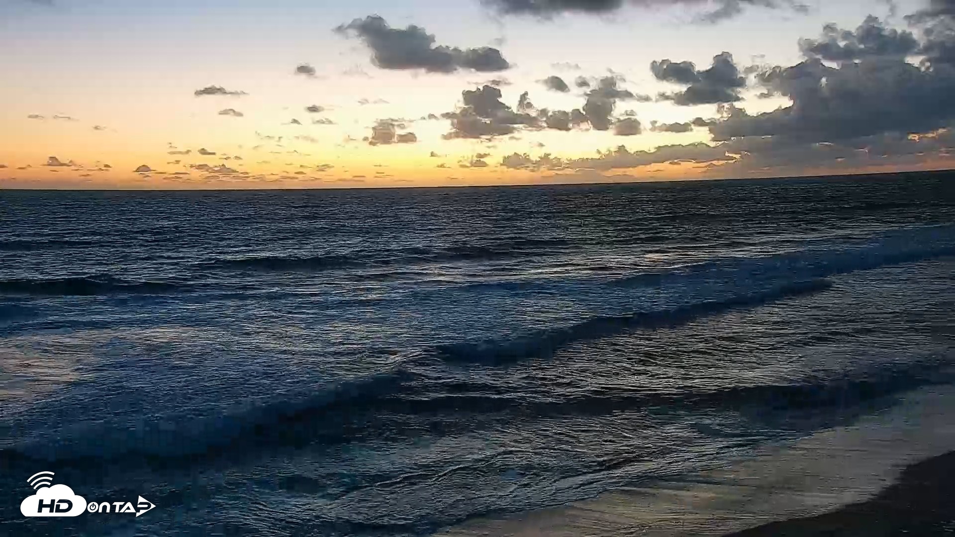 Snapshot of 17th St. Del Mar Beach - 4K SW Live Webcam taken Apr 13, 2026, 7:46pm PDT