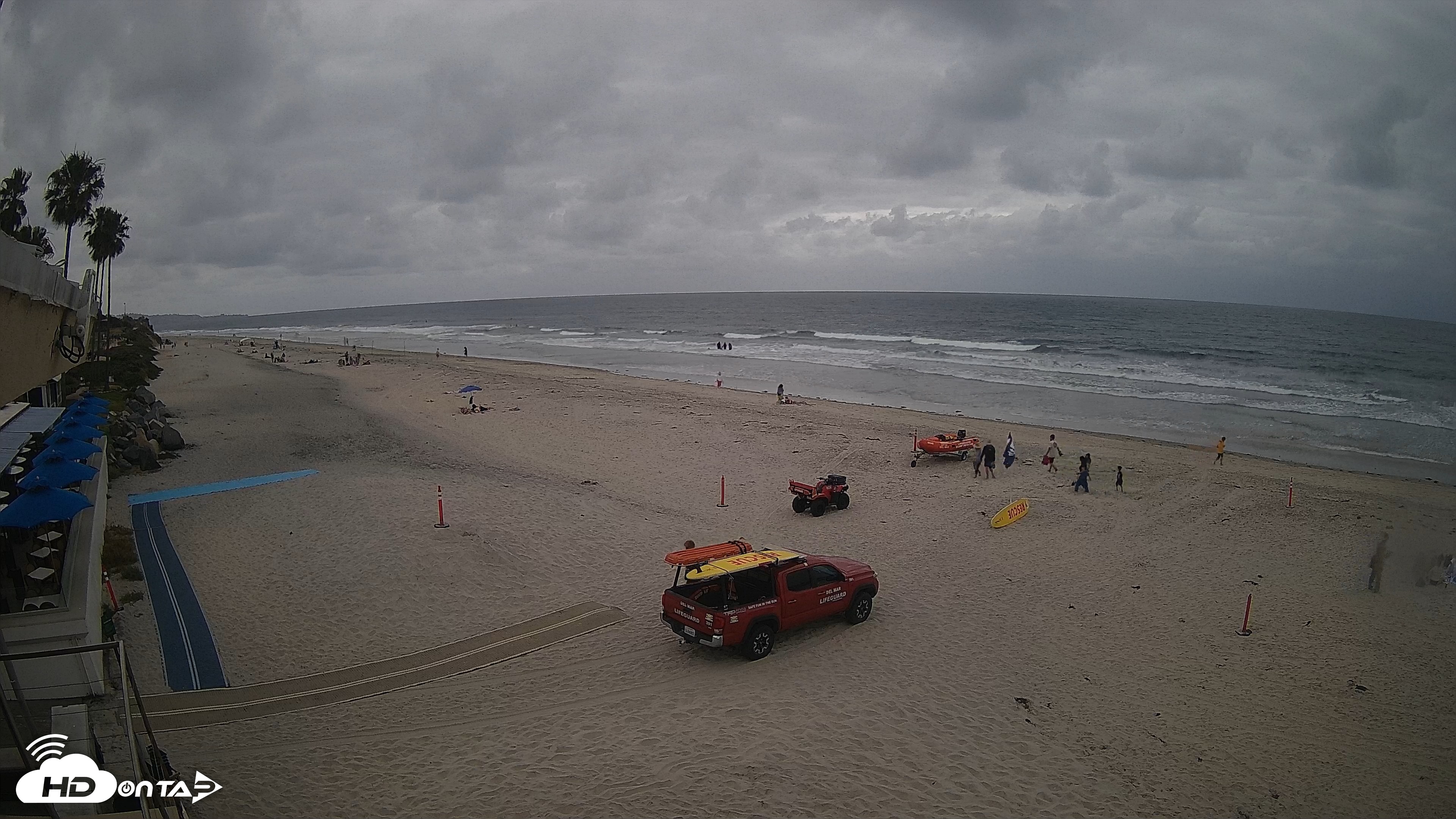 Snapshot of 17th St. Del Mar Beach - 4K SW Live Webcam taken Apr 25, 2026, 3:42pm PDT