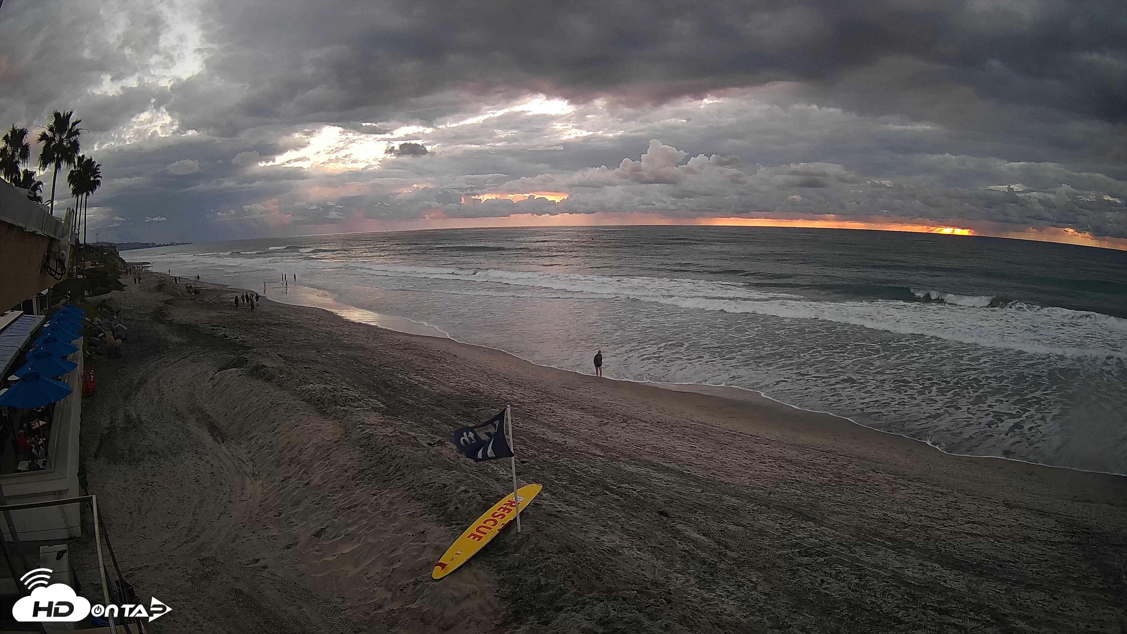 Snapshot of 17th St. Del Mar Beach - 4K SW Live Webcam taken Oct 23, 2026, 6:00pm PDT