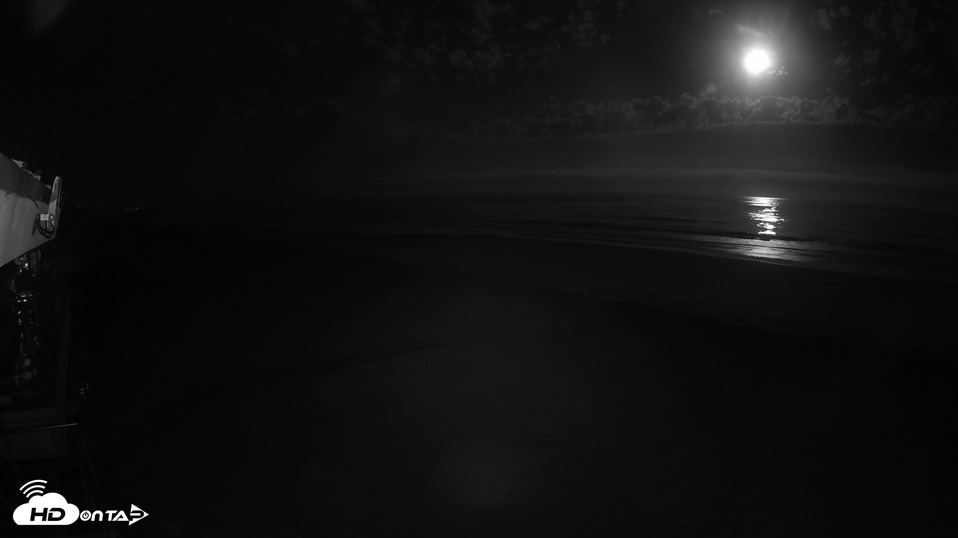 Snapshot of 17th St. Del Mar Beach - 4K SW Live Webcam taken Sep 7, 2025, 5:01am PDT