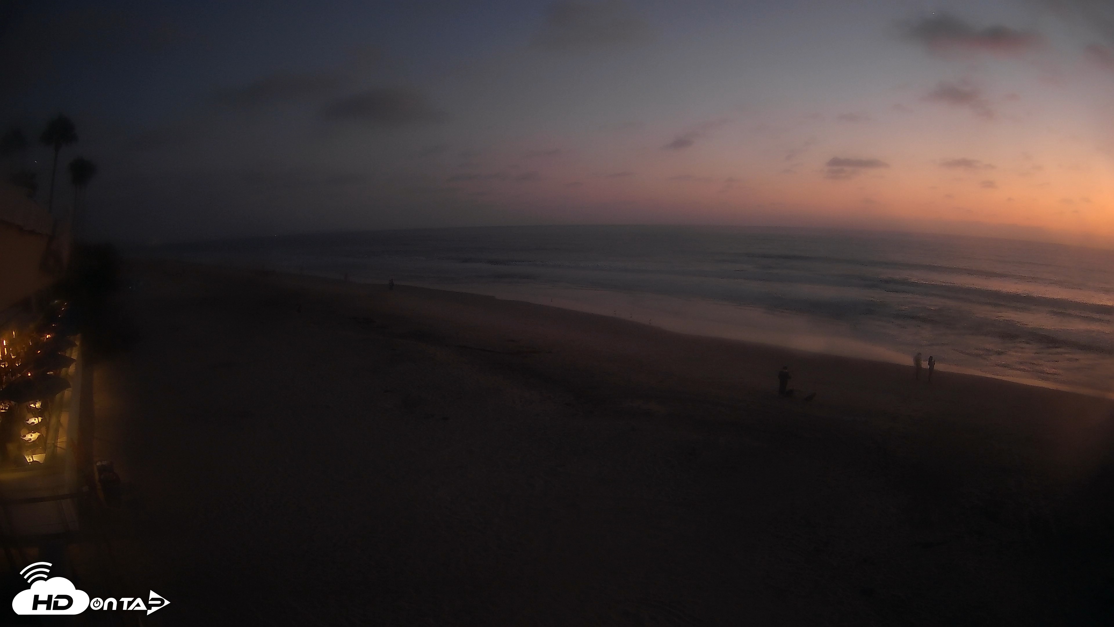 Snapshot of 17th St. Del Mar Beach - 4K SW Live Webcam taken Aug 4, 2026, 8:14pm PDT