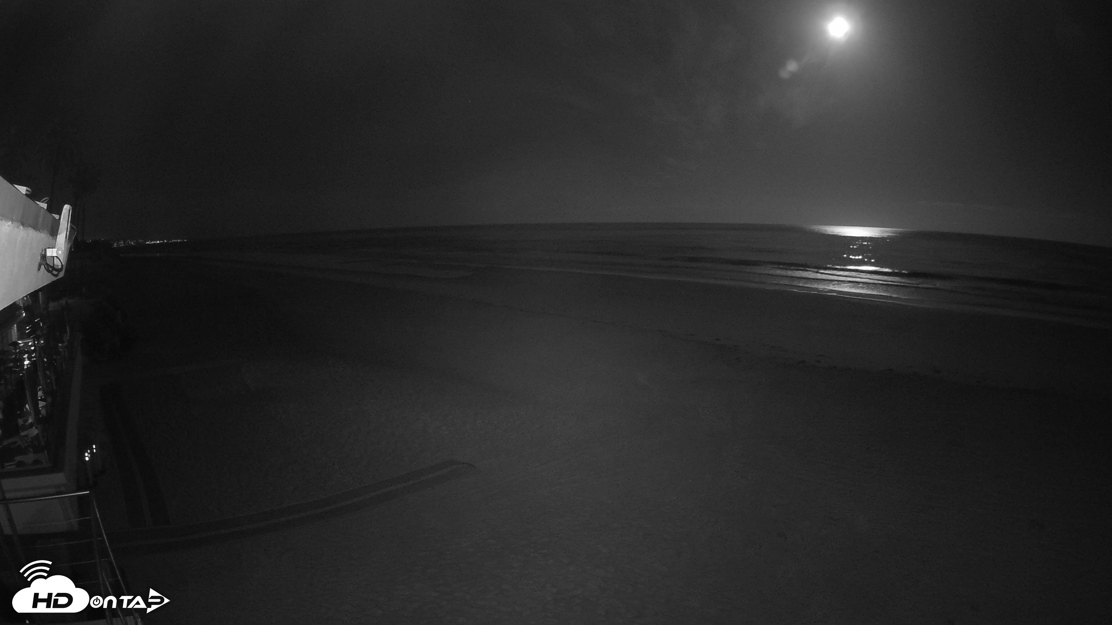 Snapshot of 17th St. Del Mar Beach - 4K SW Live Webcam taken Apr 29, 2026, 3:09am PDT