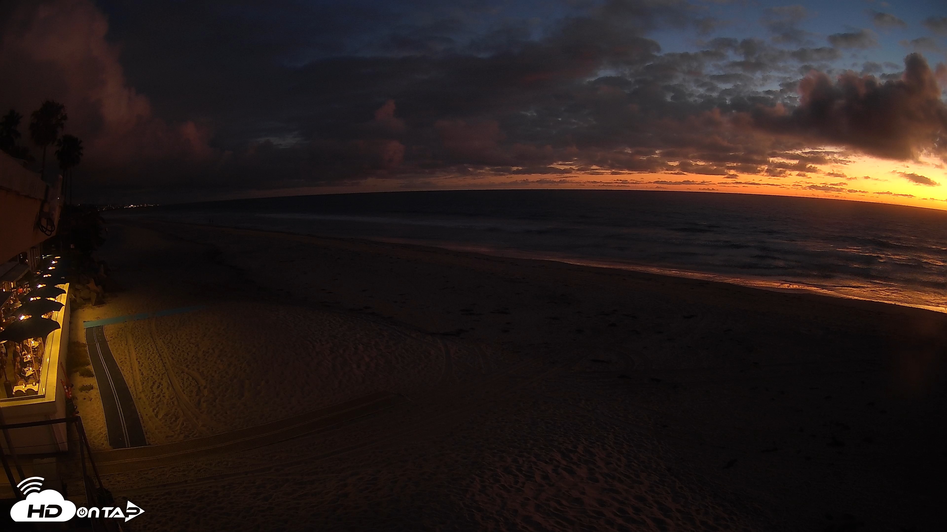 Snapshot of 17th St. Del Mar Beach - 4K SW Live Webcam taken Apr 21, 2026, 7:54pm PDT