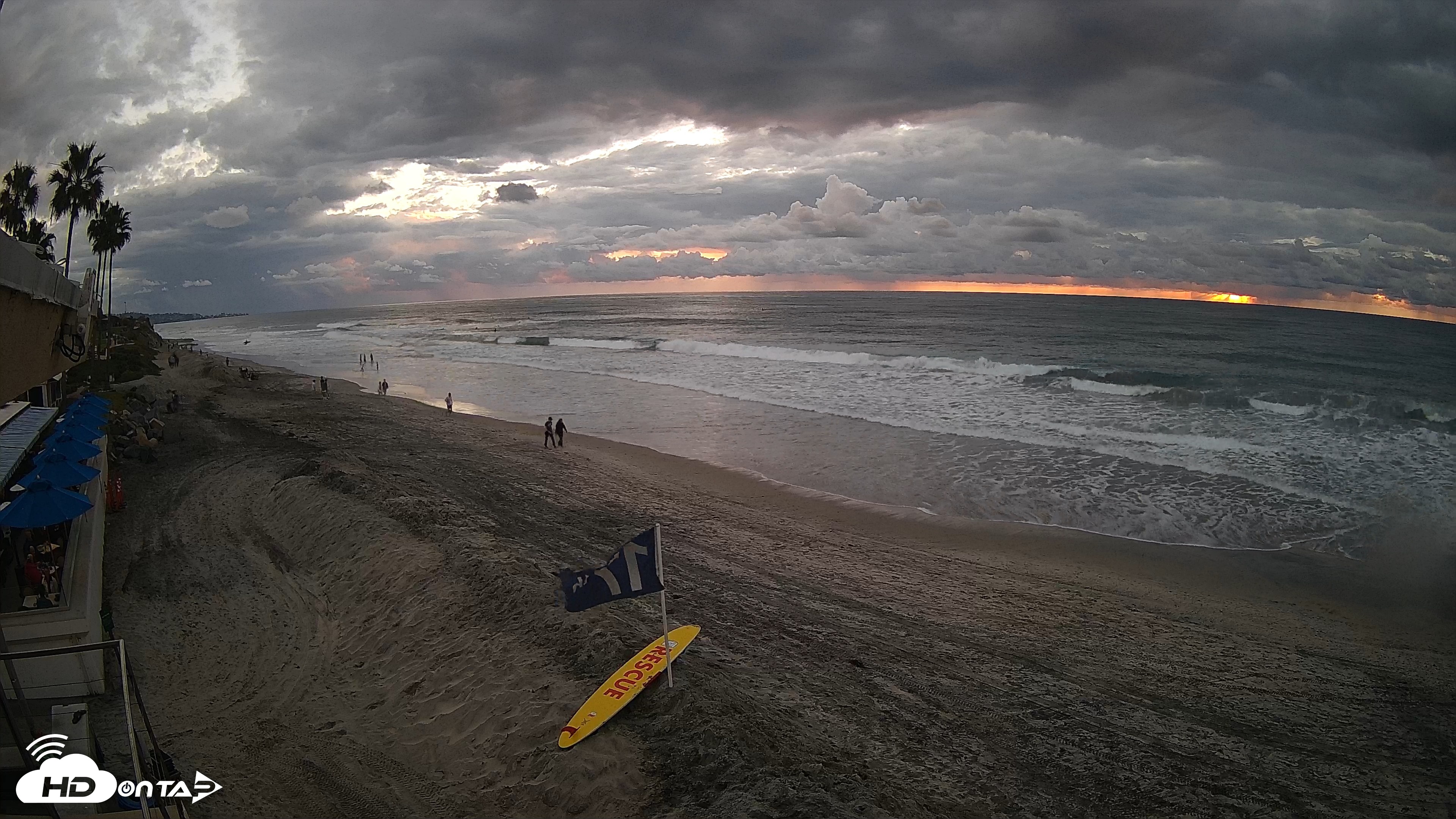 Snapshot of 17th St. Del Mar Beach - 4K SW Live Webcam taken Oct 23, 2026, 6:01pm PDT