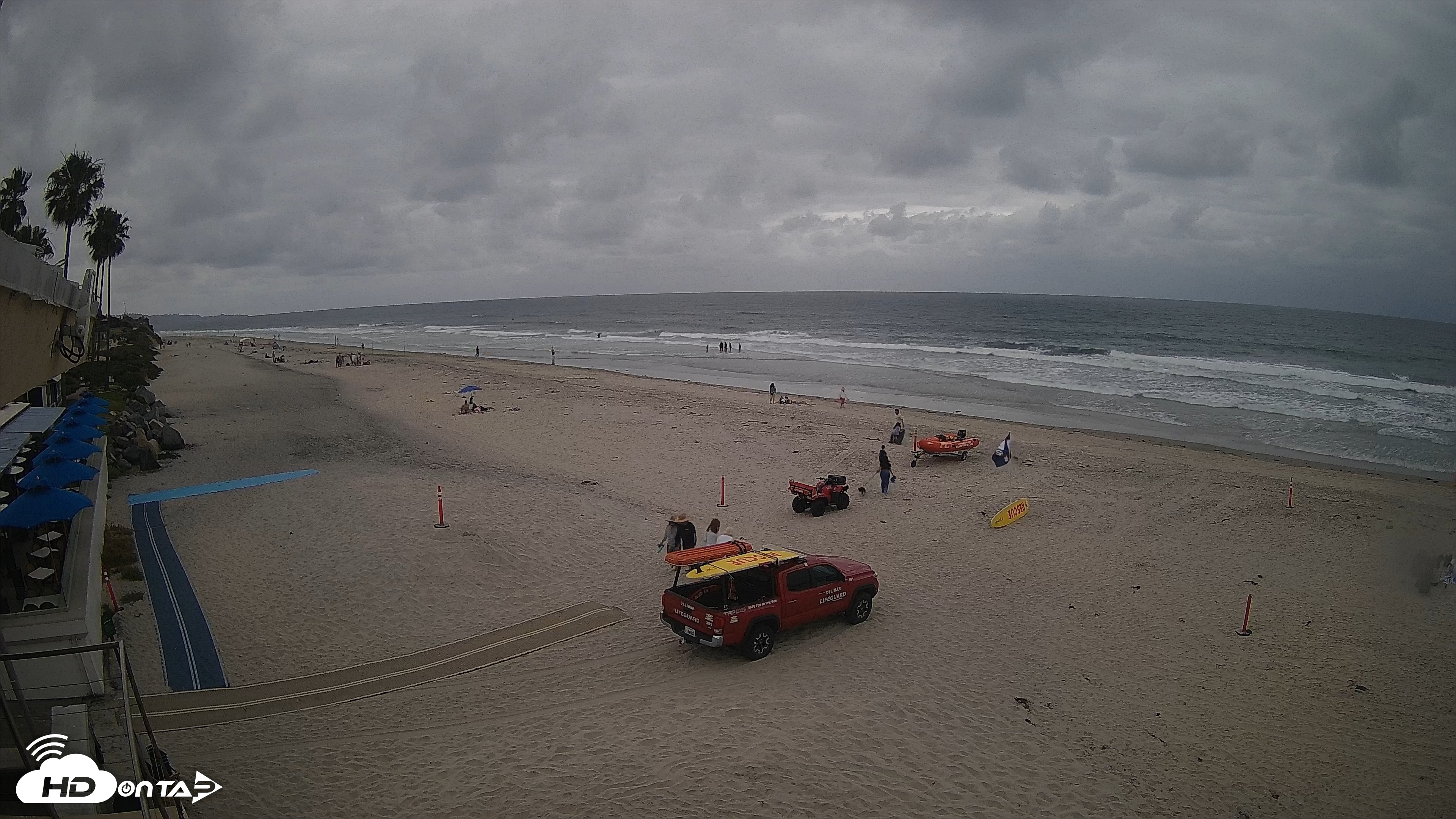 Snapshot of 17th St. Del Mar Beach - 4K SW Live Webcam taken Apr 25, 2026, 3:43pm PDT
