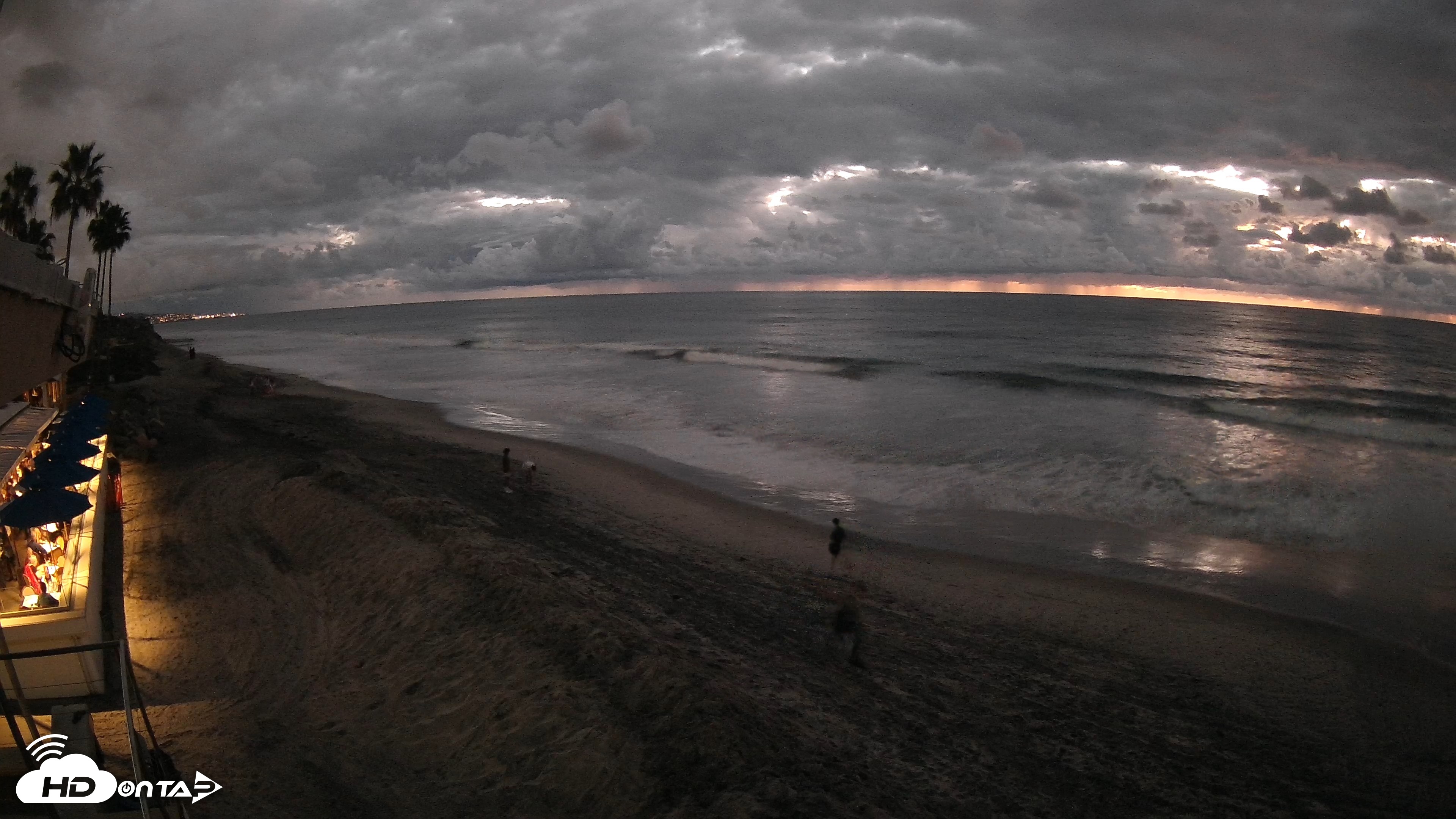 Snapshot of 17th St. Del Mar Beach - 4K SW Live Webcam taken Oct 23, 2026, 6:33pm PDT