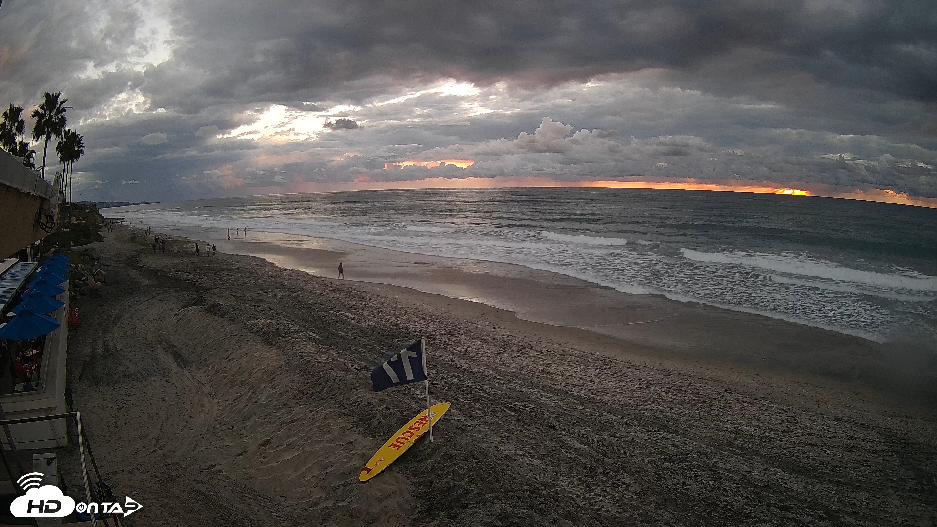 Snapshot of 17th St. Del Mar Beach - 4K SW Live Webcam taken Oct 23, 2026, 6:00pm PDT