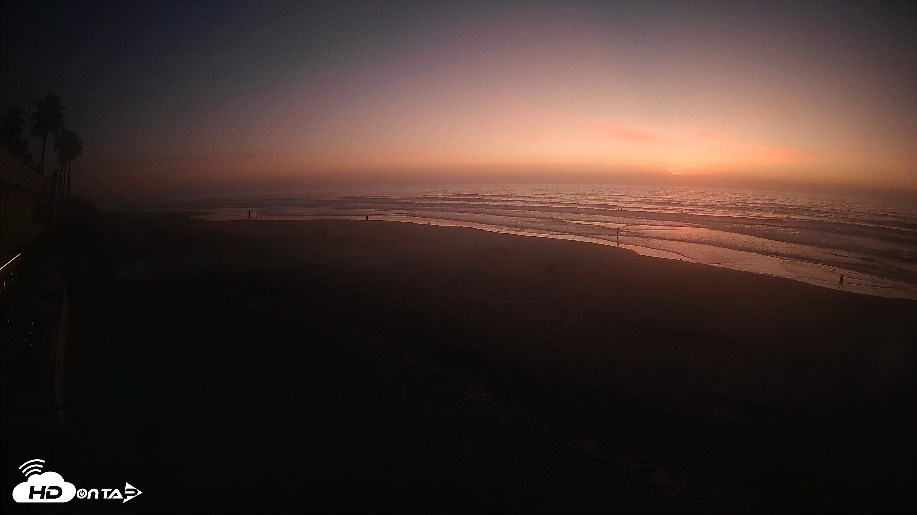 Snapshot of 17th St. Del Mar Beach - 4K SW Live Webcam taken Dec 18, 2025, 5:06pm PST