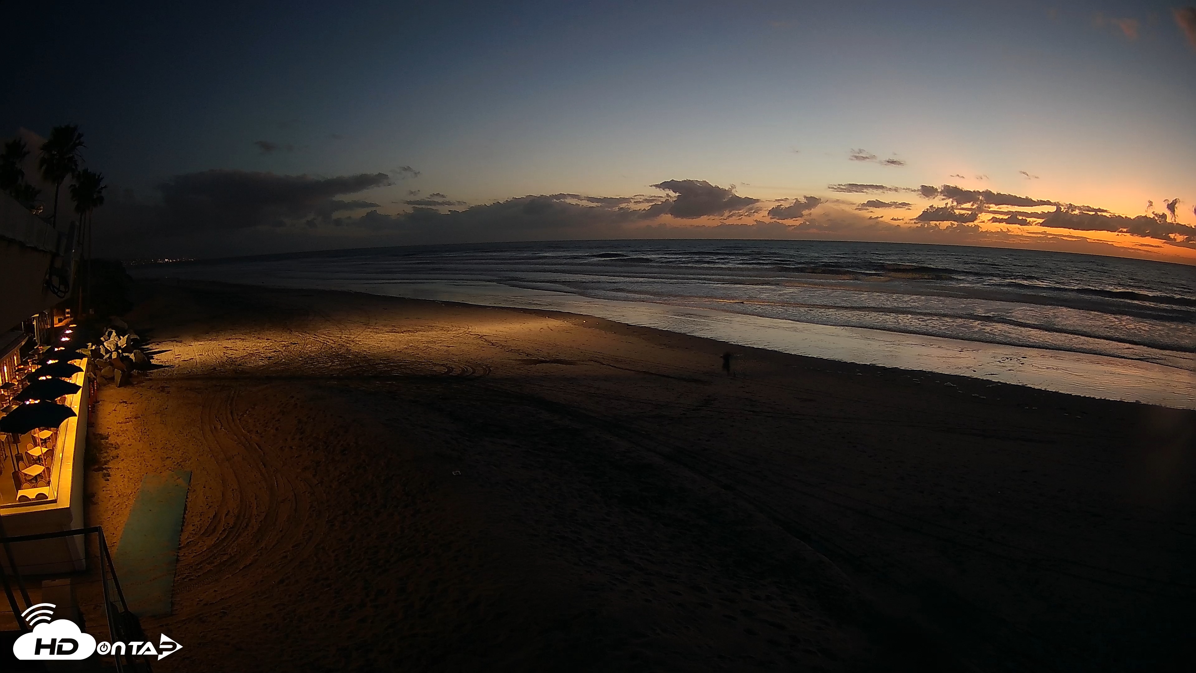 Snapshot of 17th St. Del Mar Beach - 4K SW Live Webcam taken Feb 17, 2026, 6:06pm PST