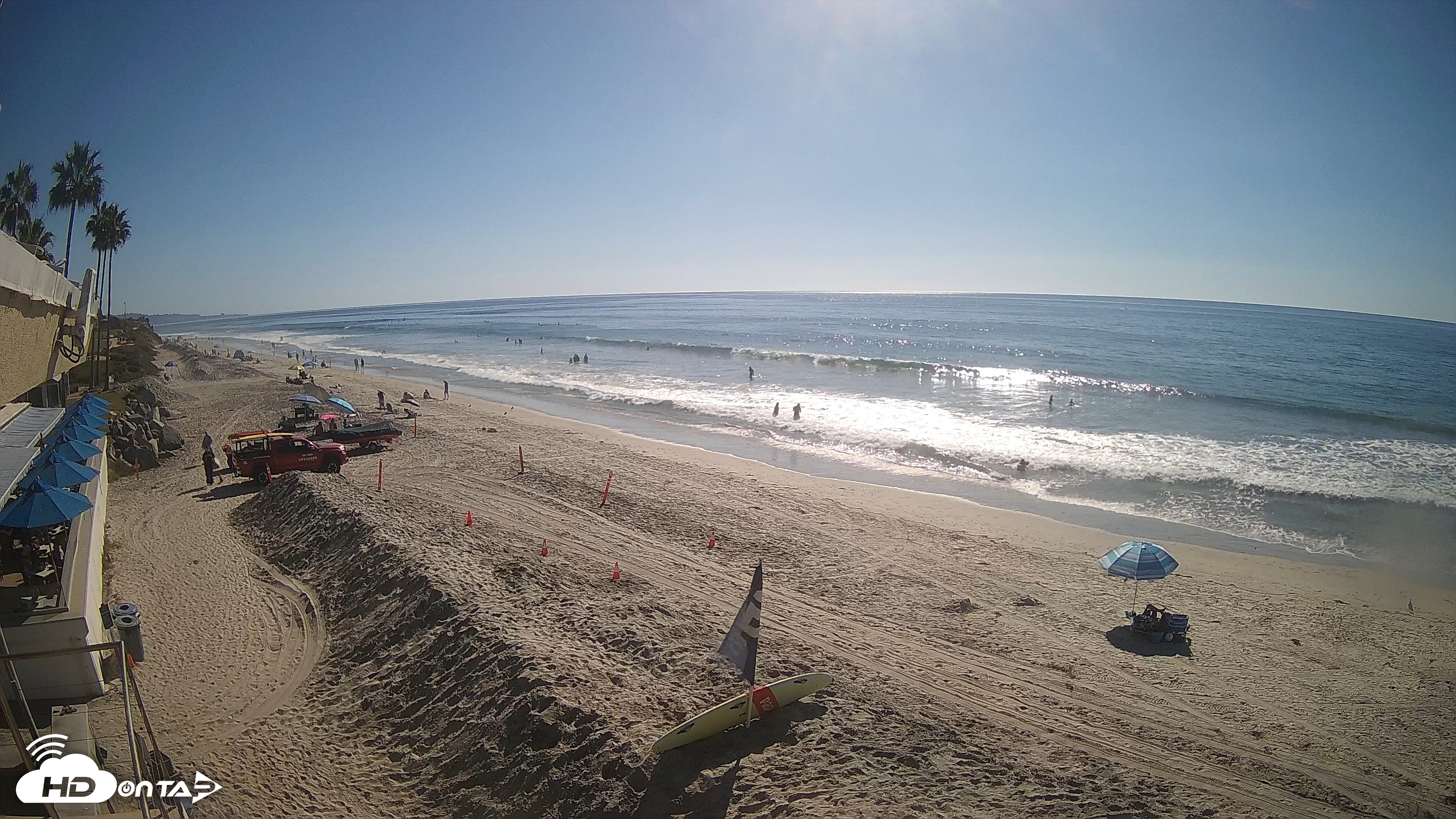 Snapshot of 17th St. Del Mar Beach - 4K SW Live Webcam taken Oct 5, 2026, 3:17pm PDT