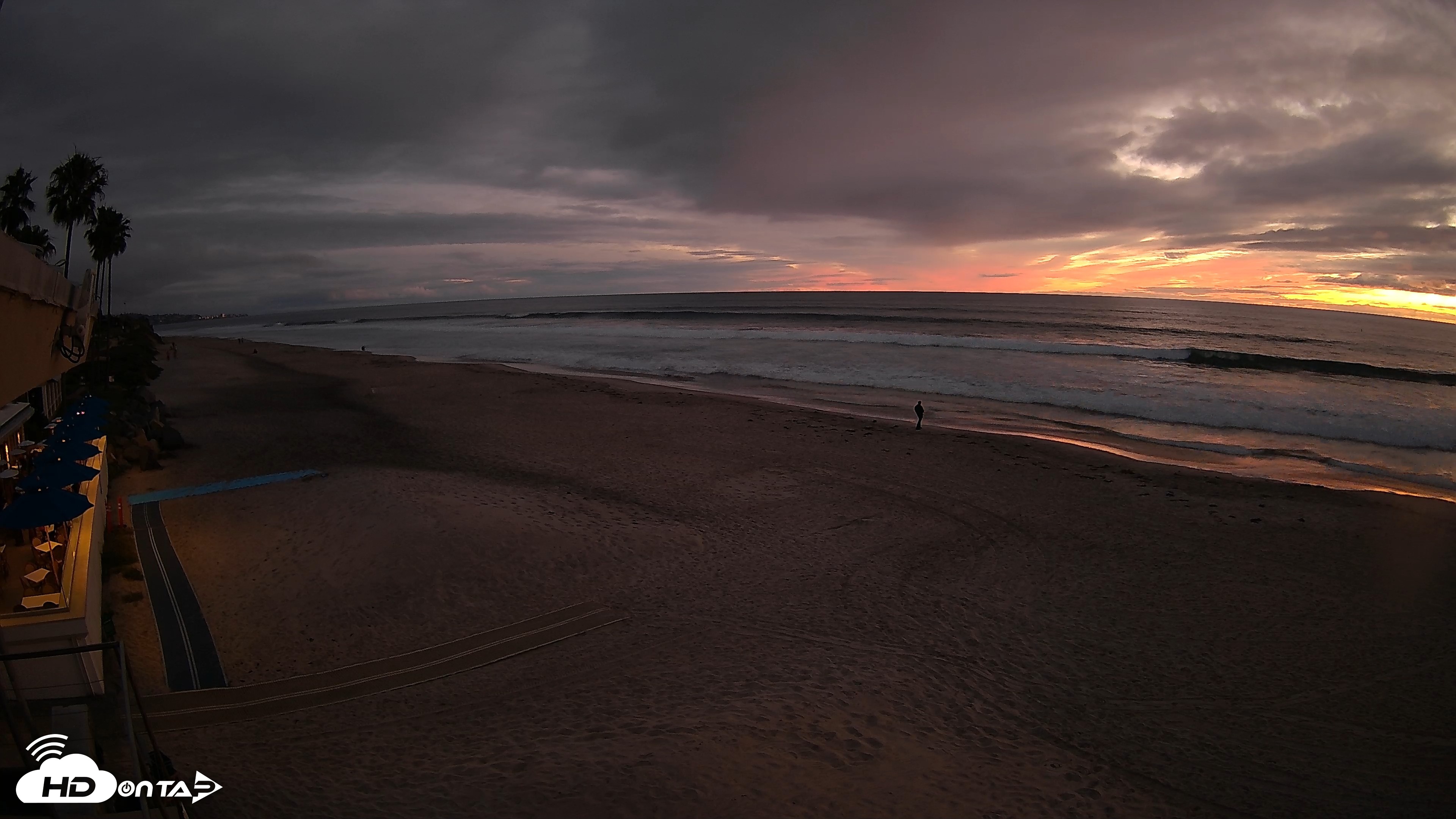 Snapshot of 17th St. Del Mar Beach - 4K SW Live Webcam taken Apr 12, 2026, 7:33pm PDT