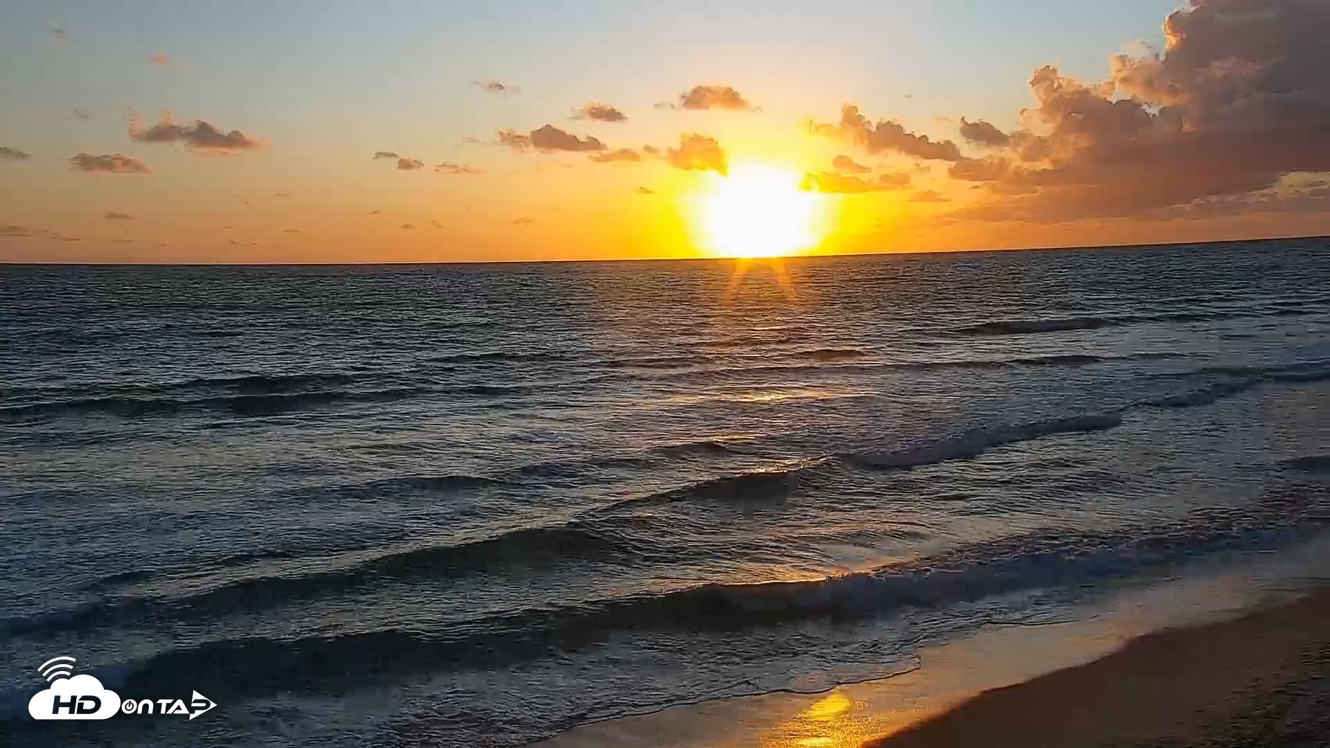 Snapshot of 17th St. Del Mar Beach - 4K SW Live Webcam taken Apr 13, 2026, 7:14pm PDT