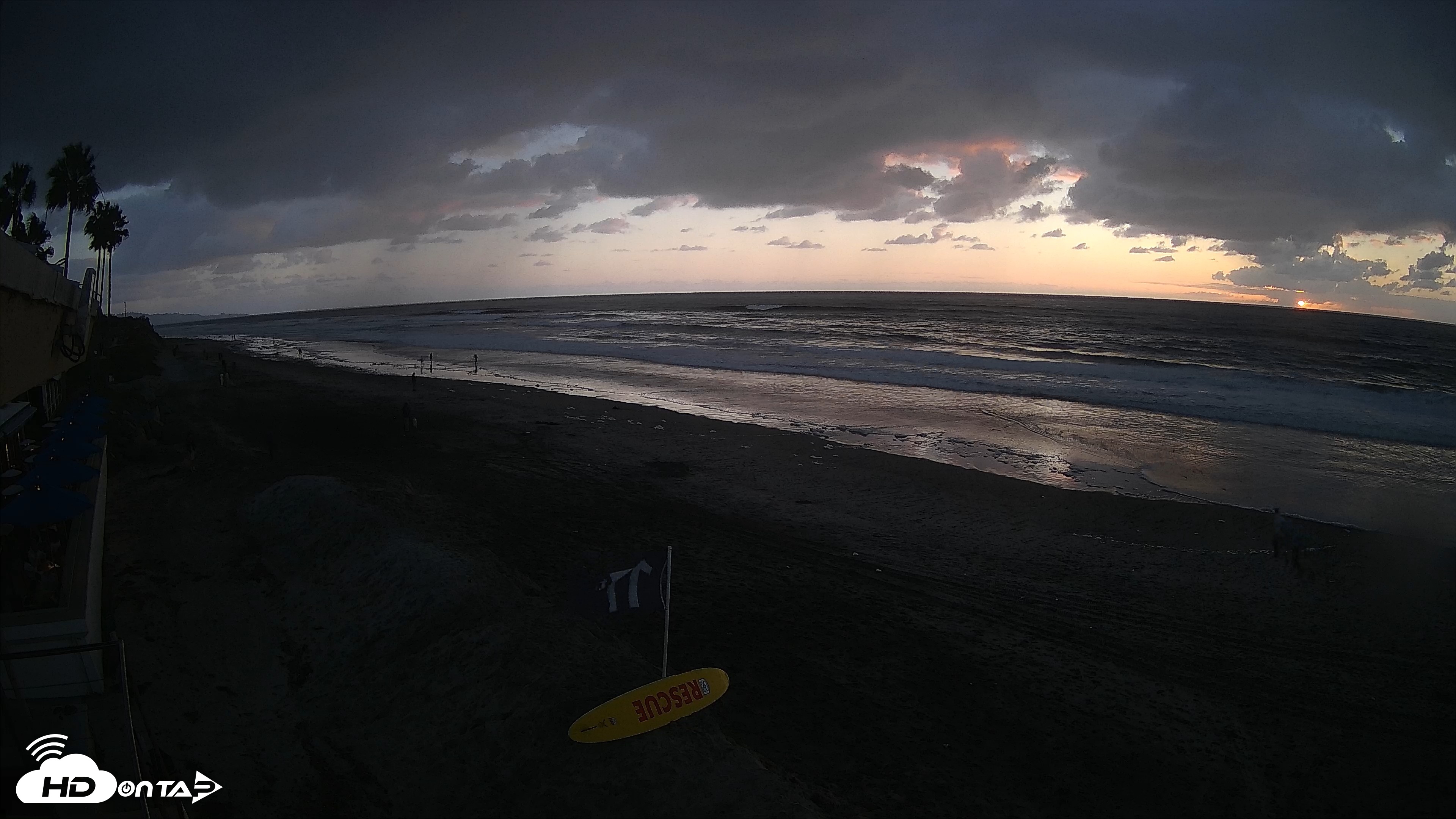 Snapshot of 17th St. Del Mar Beach - 4K SW Live Webcam taken Oct 12, 2026, 6:16pm PDT