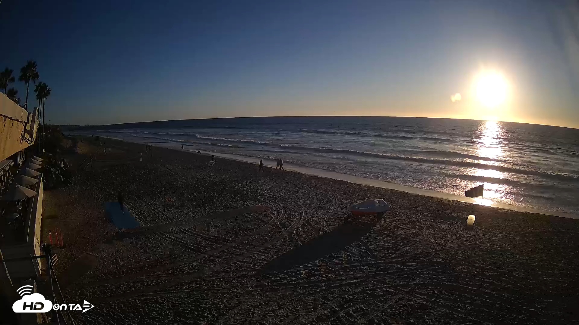 Snapshot of 17th St. Del Mar Beach - 4K SW Live Webcam taken Oct 15, 2025, 5:46pm PDT