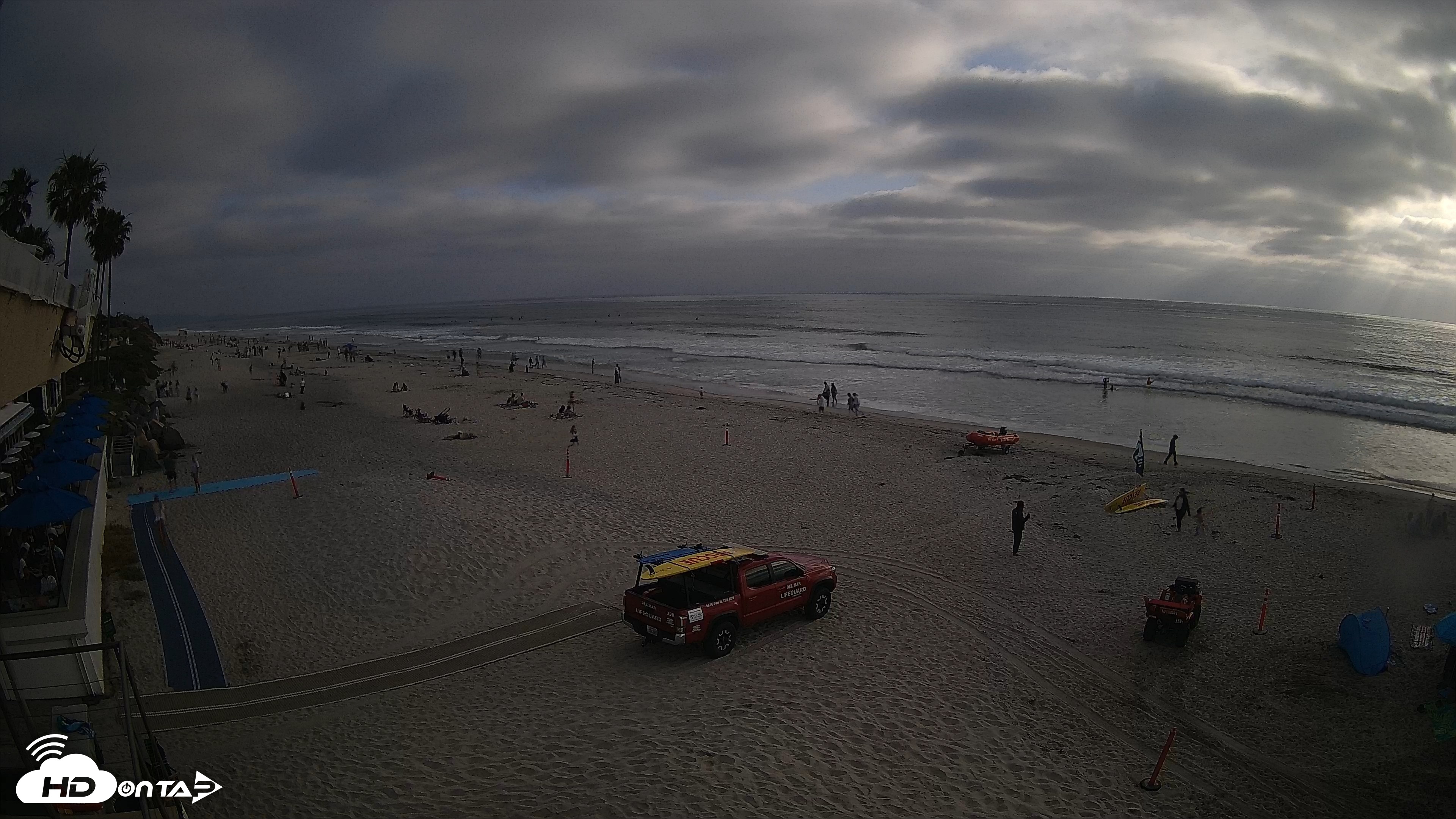 Snapshot of 17th St. Del Mar Beach - 4K SW Live Webcam taken May 9, 2026, 6:15pm PDT