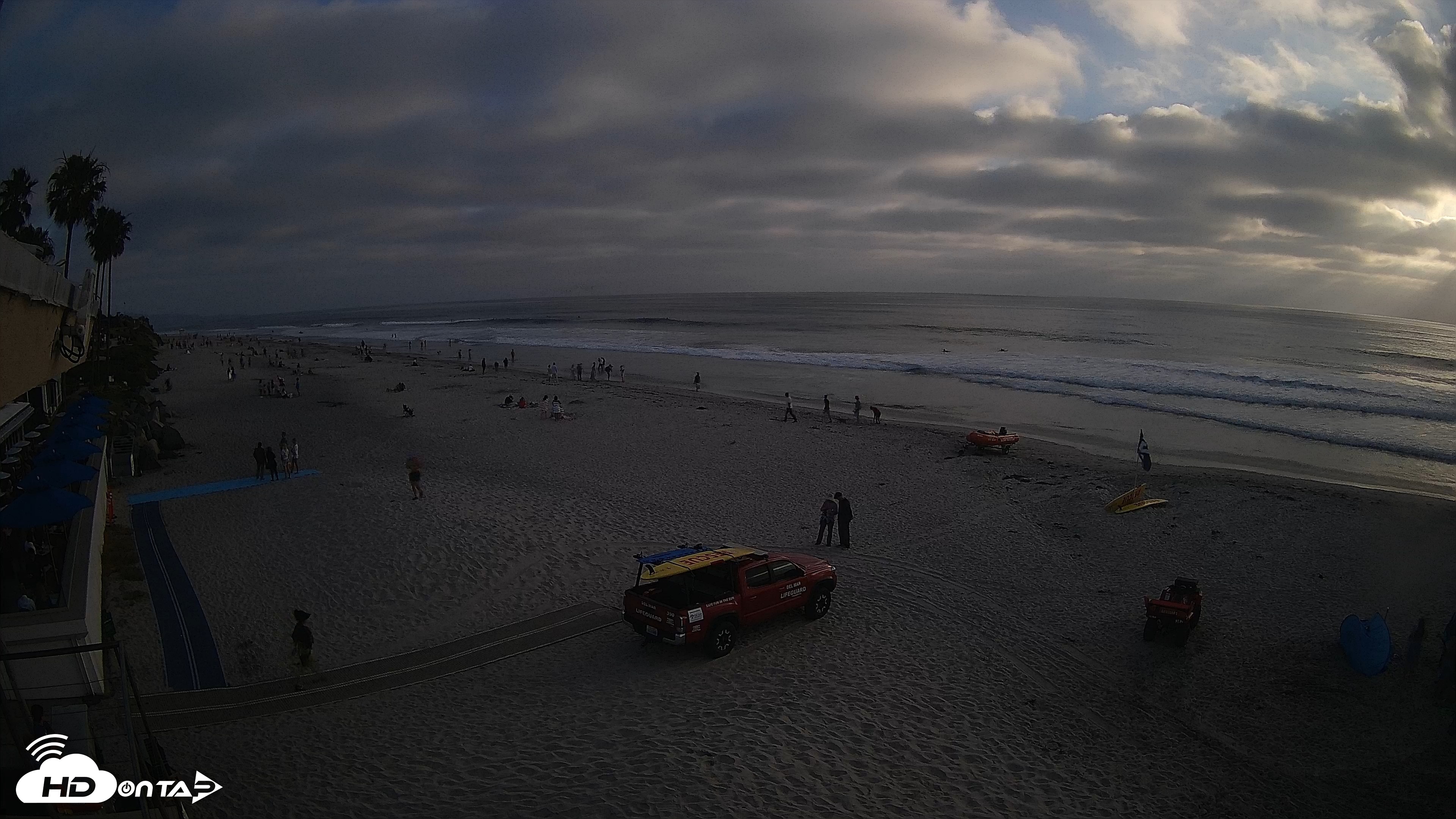 Snapshot of 17th St. Del Mar Beach - 4K SW Live Webcam taken May 9, 2026, 6:42pm PDT