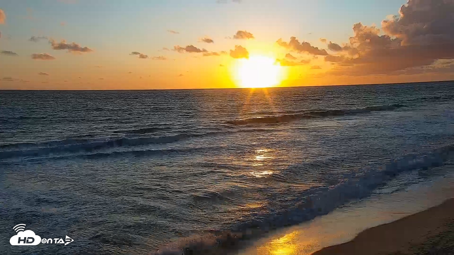 Snapshot of 17th St. Del Mar Beach - 4K SW Live Webcam taken Apr 13, 2026, 7:12pm PDT