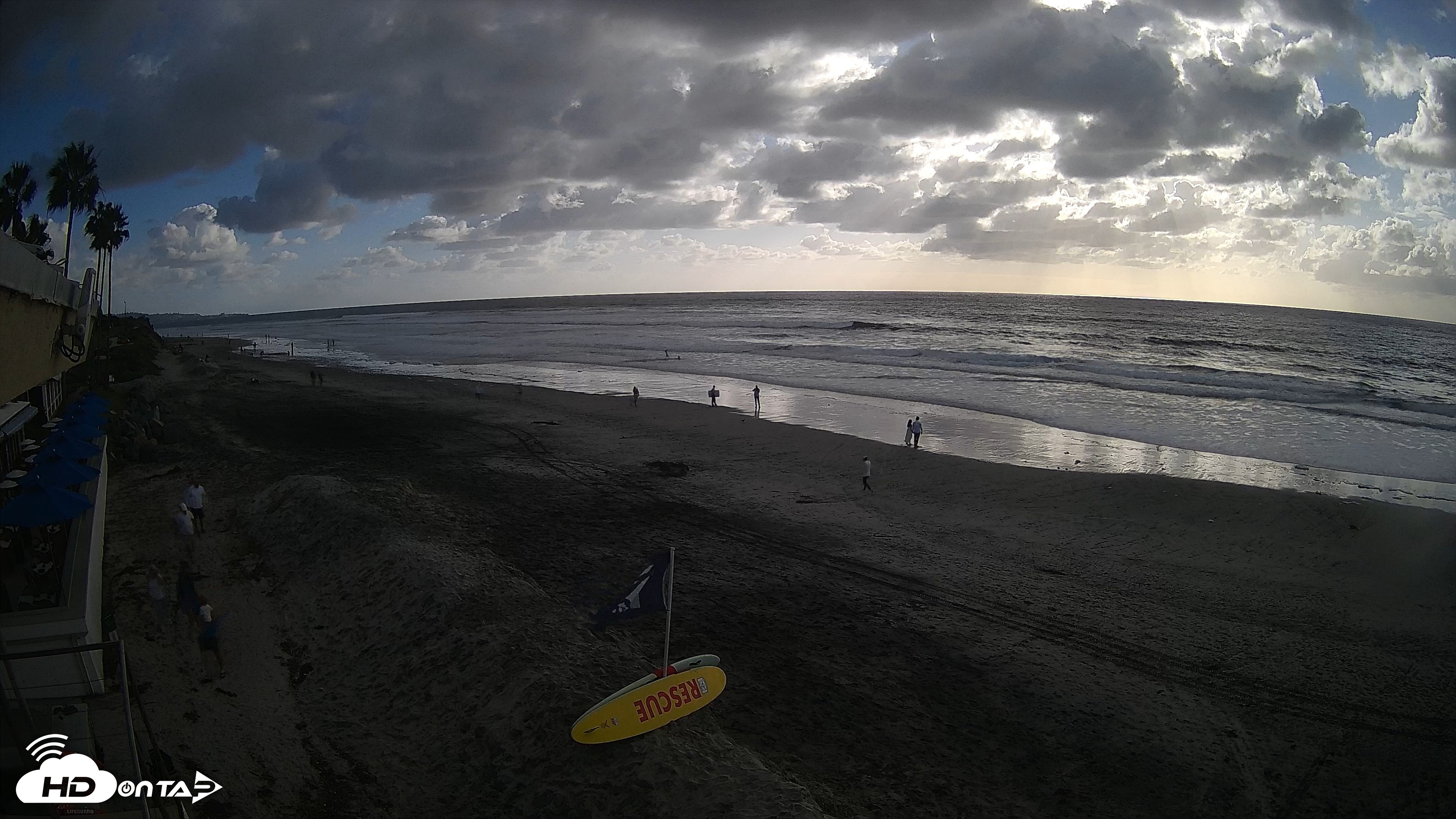 Snapshot of 17th St. Del Mar Beach - 4K SW Live Webcam taken Oct 12, 2026, 4:43pm PDT