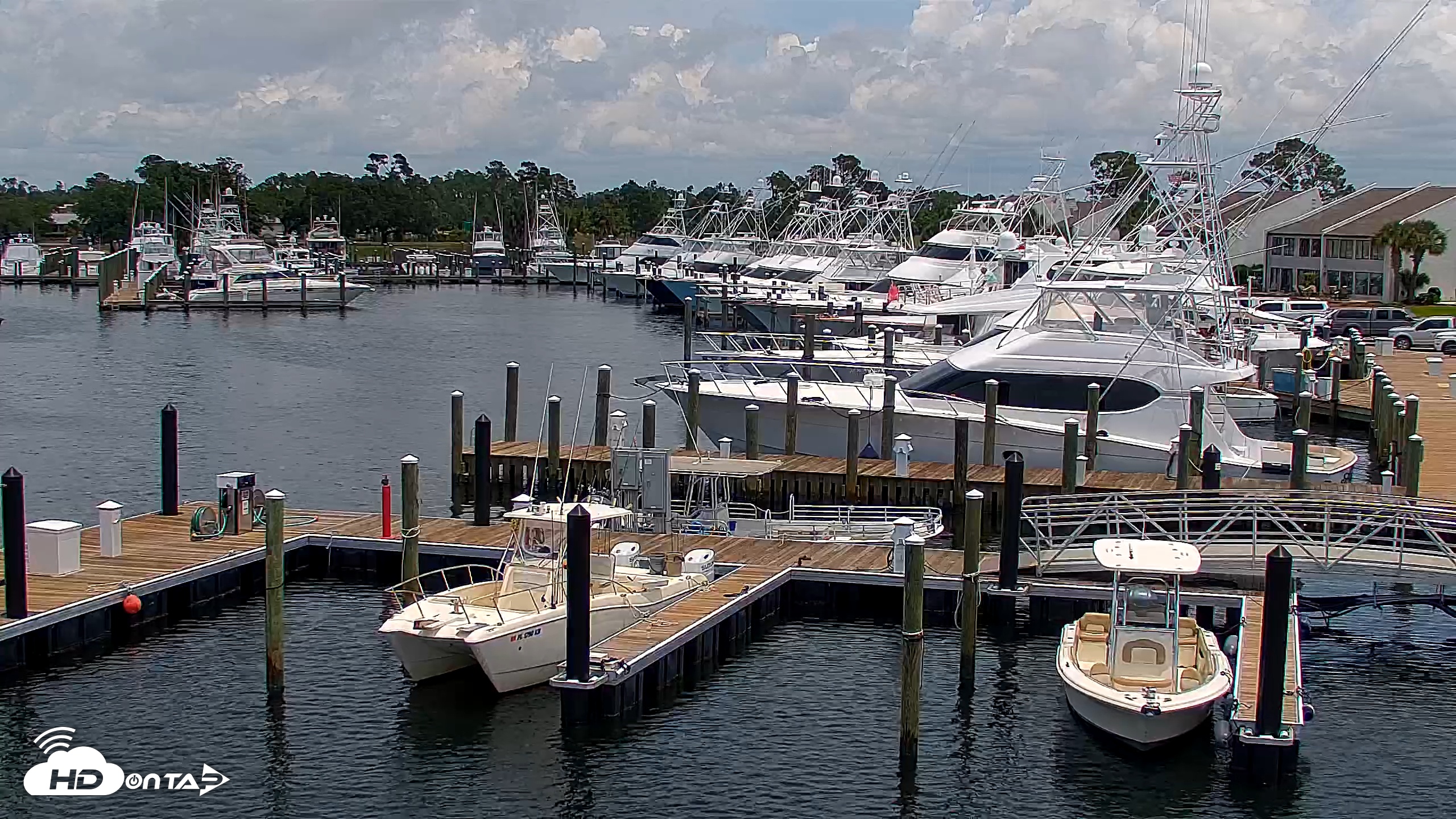 Snapshot of Point South Bay Point Marina Live Webcam taken May 27, 2025, 12:22pm CDT