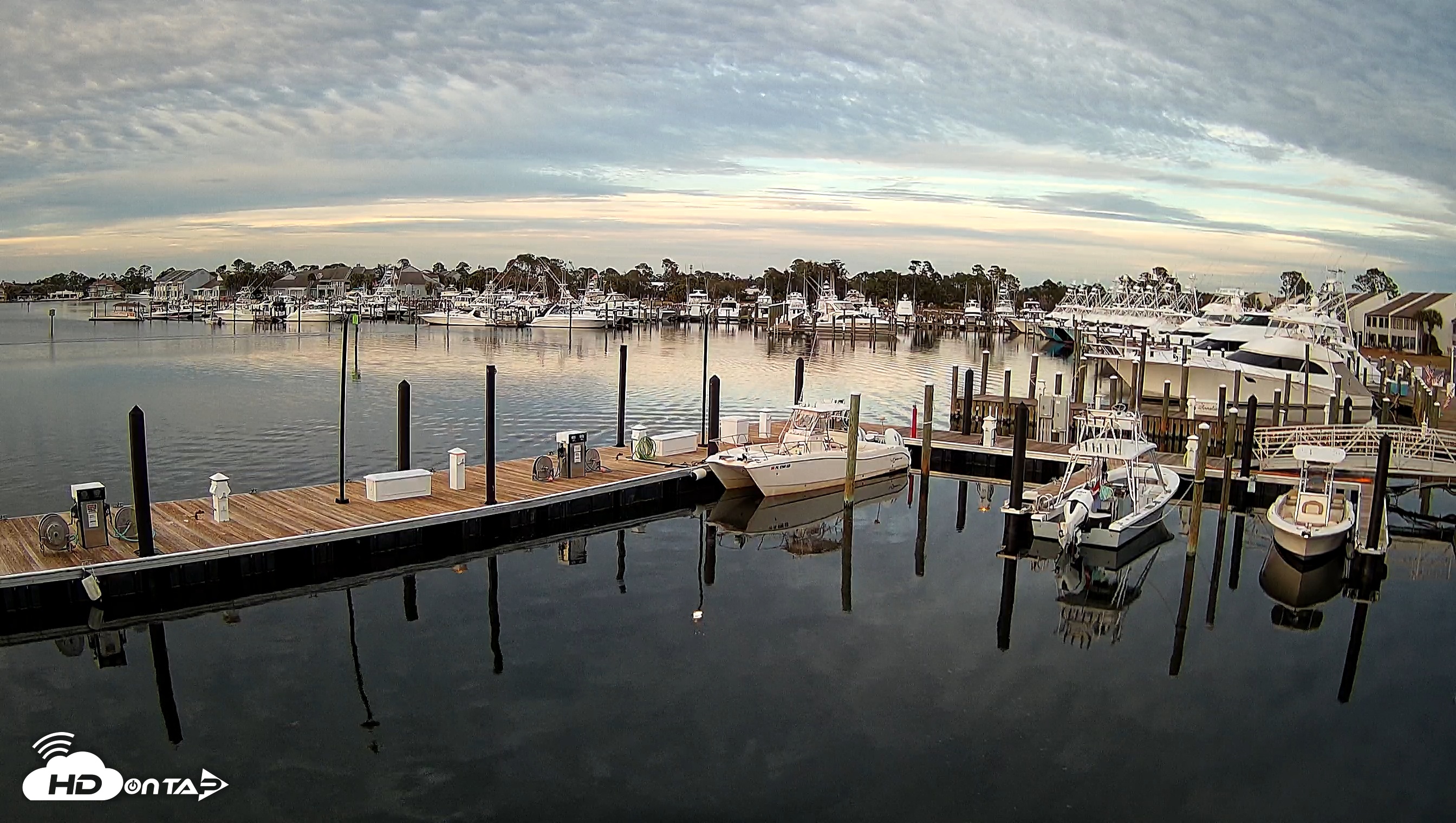 Snapshot of Point South Bay Point Marina Live Webcam taken Dec 17, 2025, 4:22pm CST