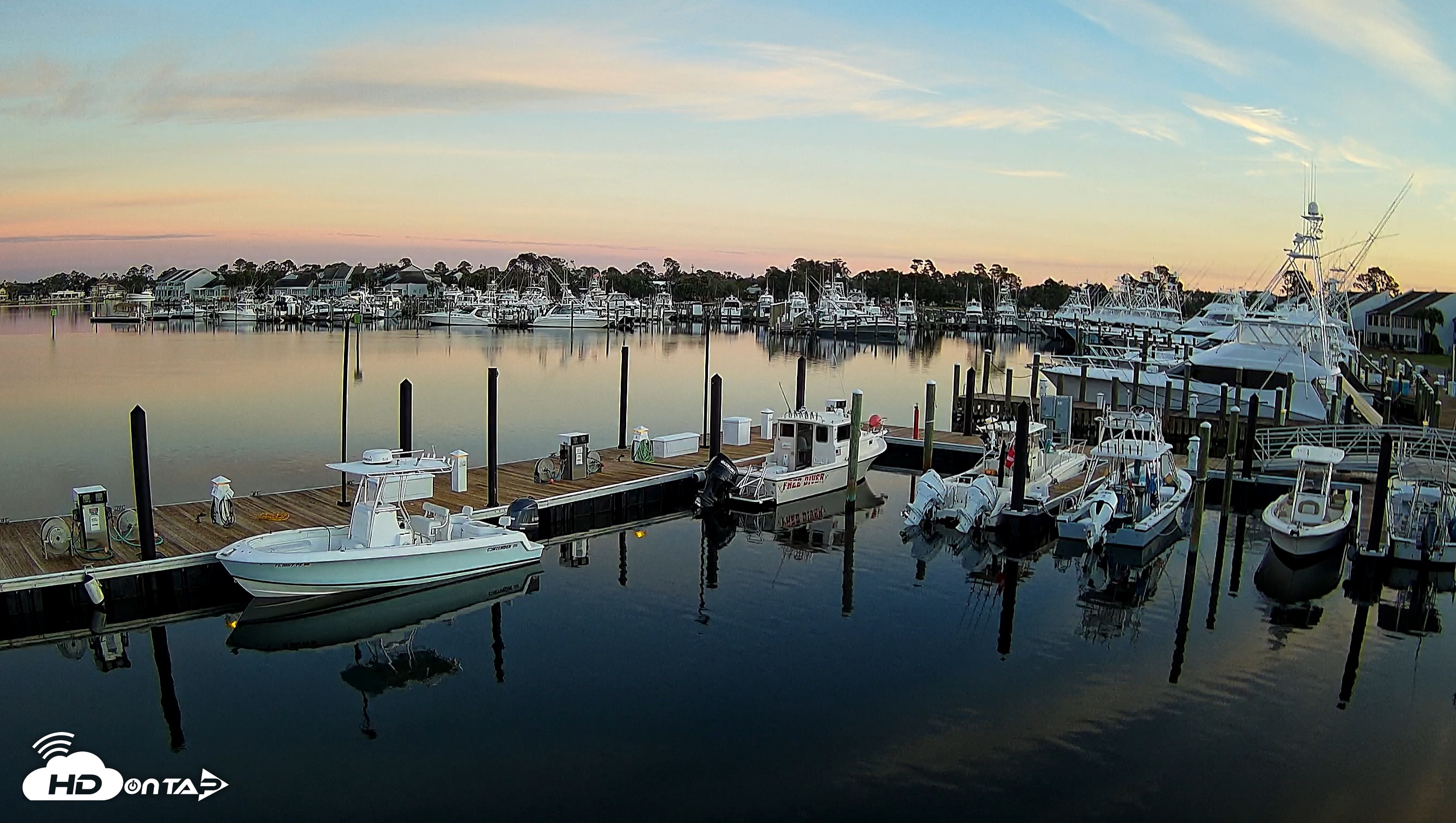 Snapshot of Point South Bay Point Marina Live Webcam taken Nov 2, 2025, 6:00am CST