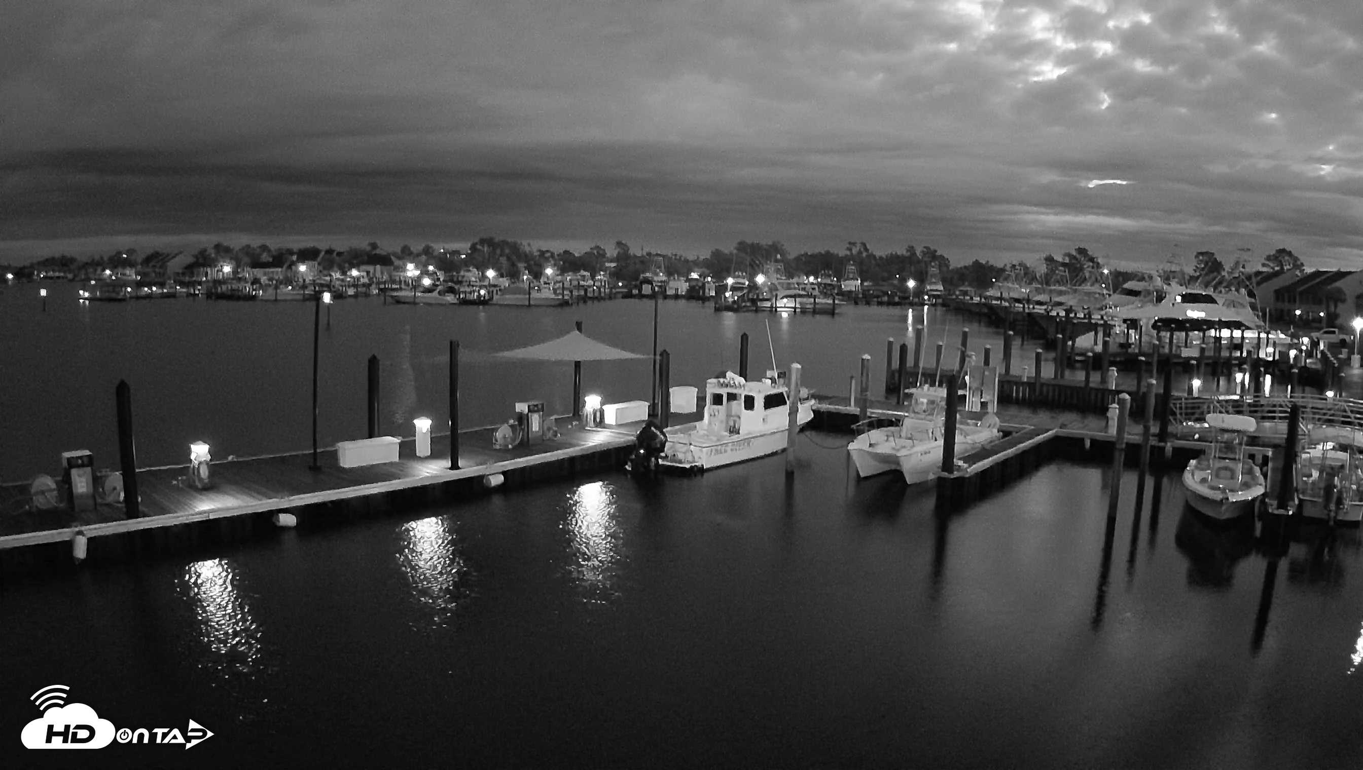 Snapshot of Point South Bay Point Marina Live Webcam taken May 10, 2025, 5:25am CDT