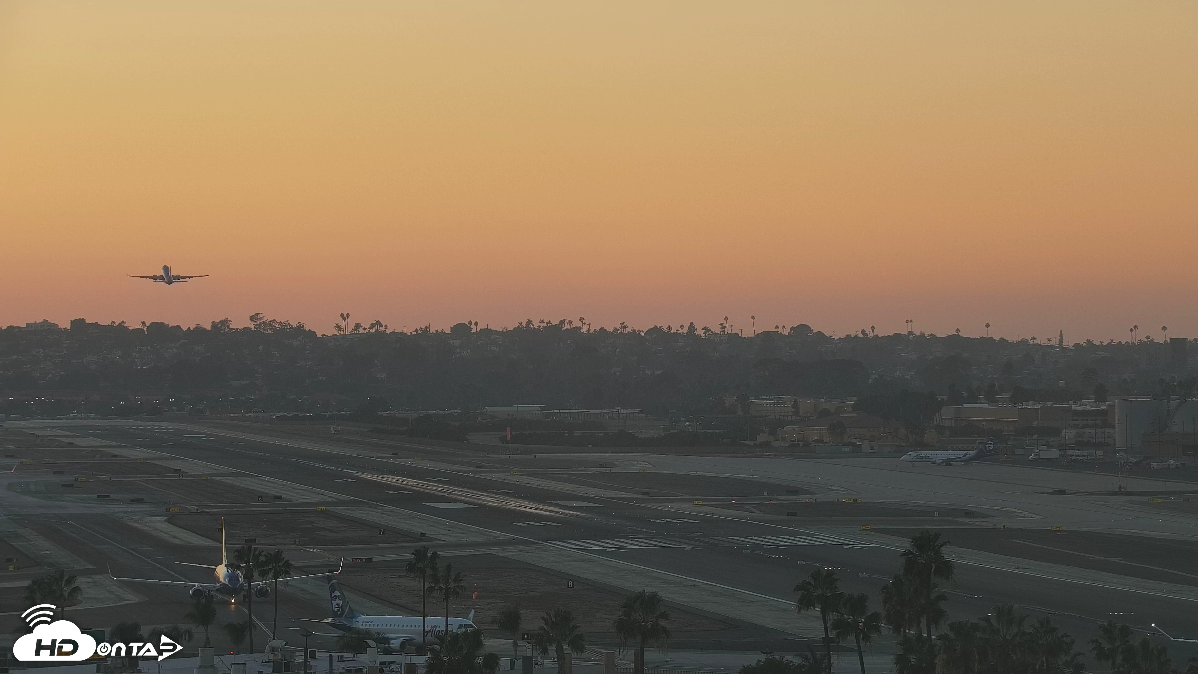 Snapshot of SD Lindbergh Airport & Bay Live Webcam taken Oct 8, 2026, 6:22pm PDT
