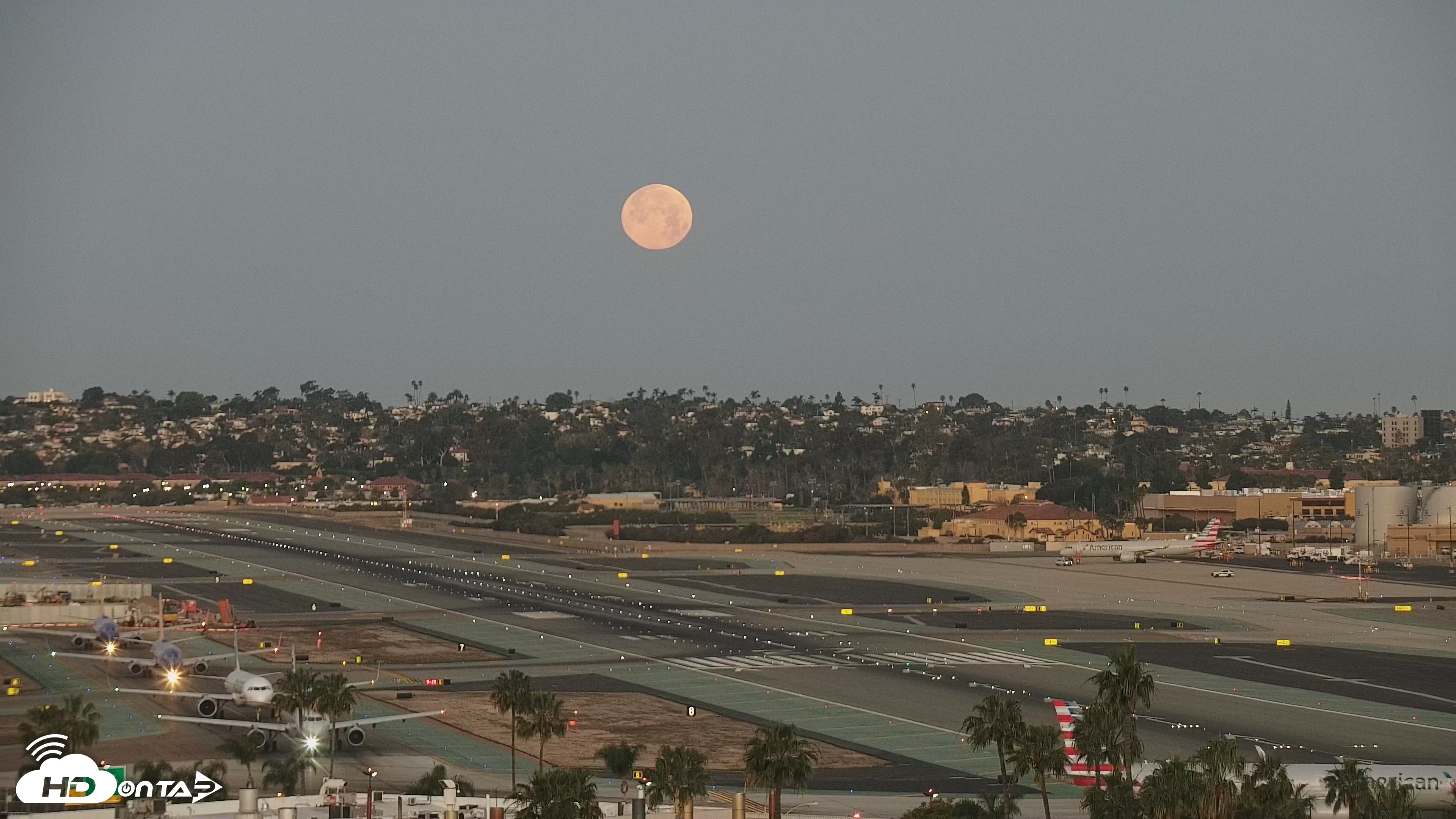 Snapshot of SD Lindbergh Airport & Bay Live Webcam taken Feb 1, 2026, 6:34am PST