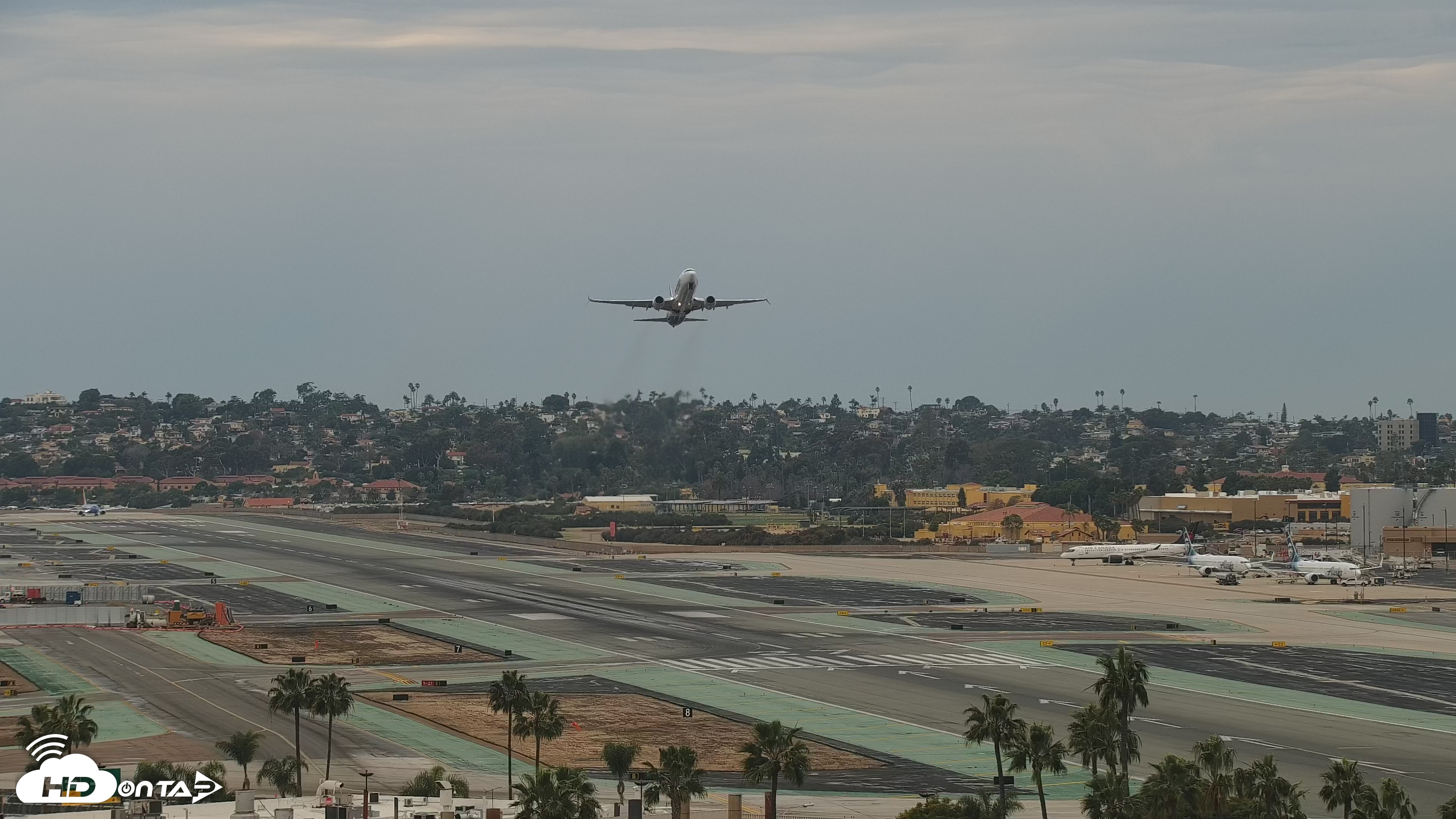 Snapshot of SD Lindbergh Airport & Bay Live Webcam taken Dec 24, 2025, 9:13am PST