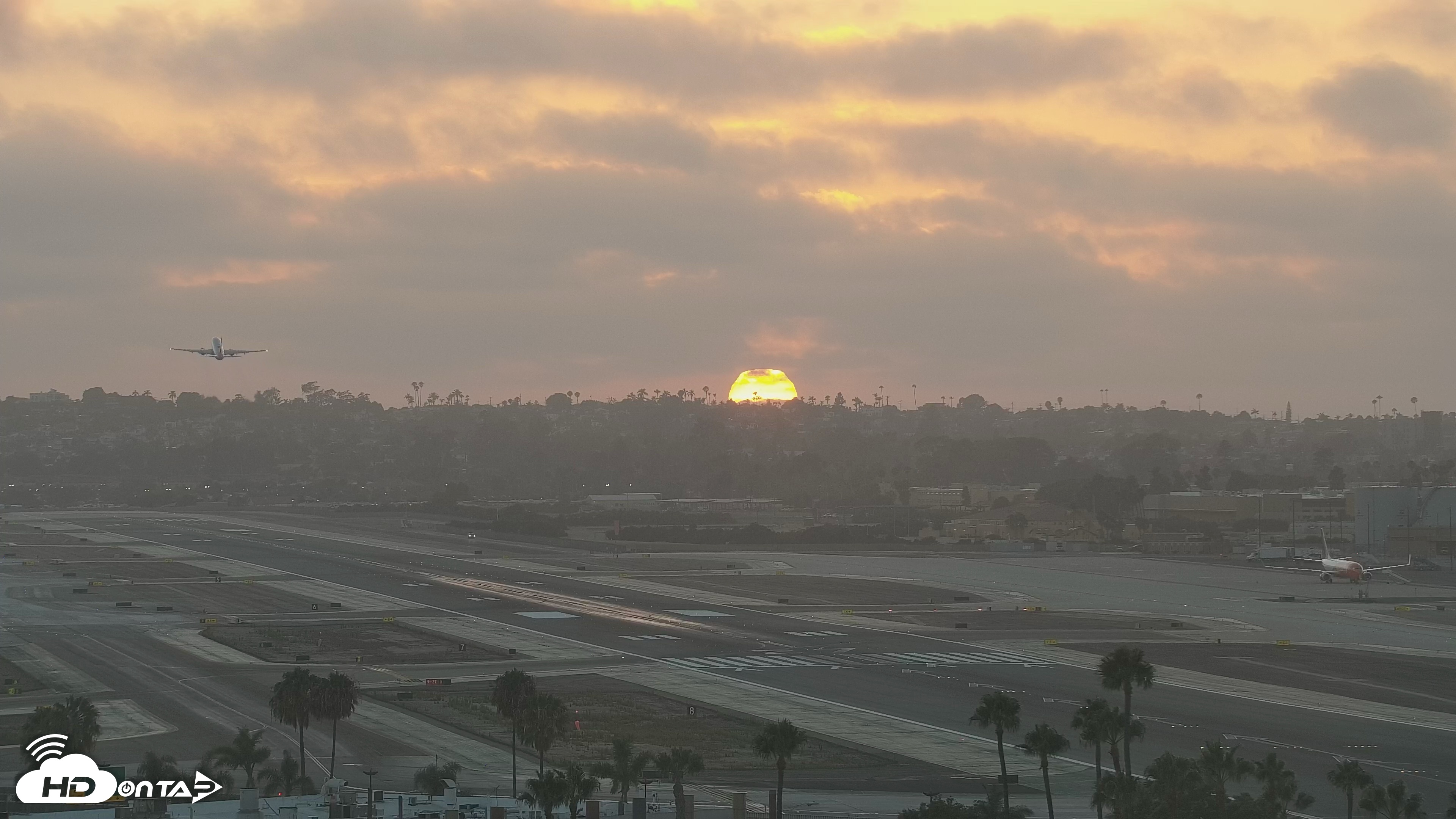 Snapshot of SD Lindbergh Airport & Bay Live Webcam taken Jul 23, 2026, 7:51pm PDT
