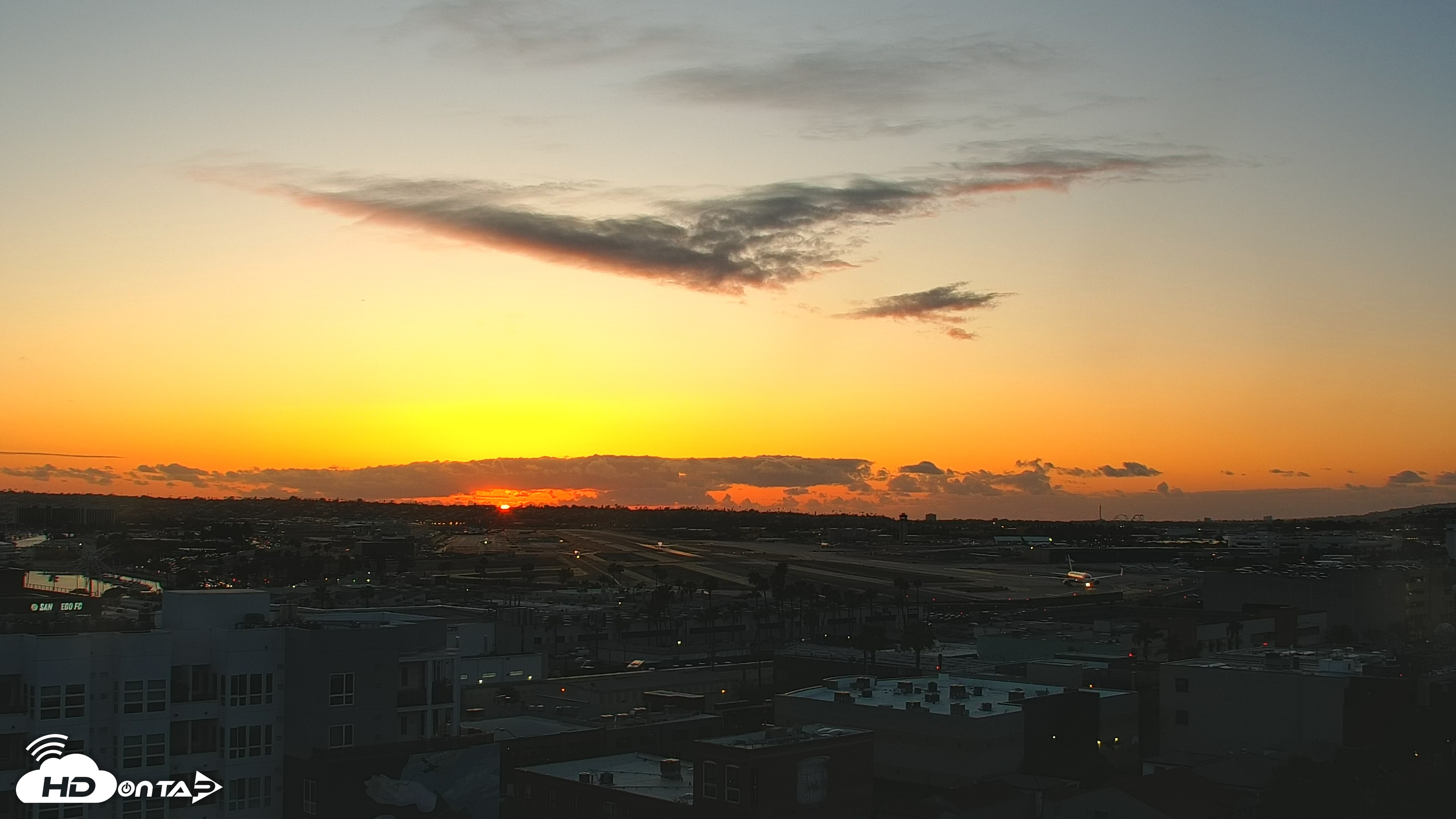 Snapshot of SD Lindbergh Airport & Bay Live Webcam taken Apr 25, 2025, 7:26pm PDT