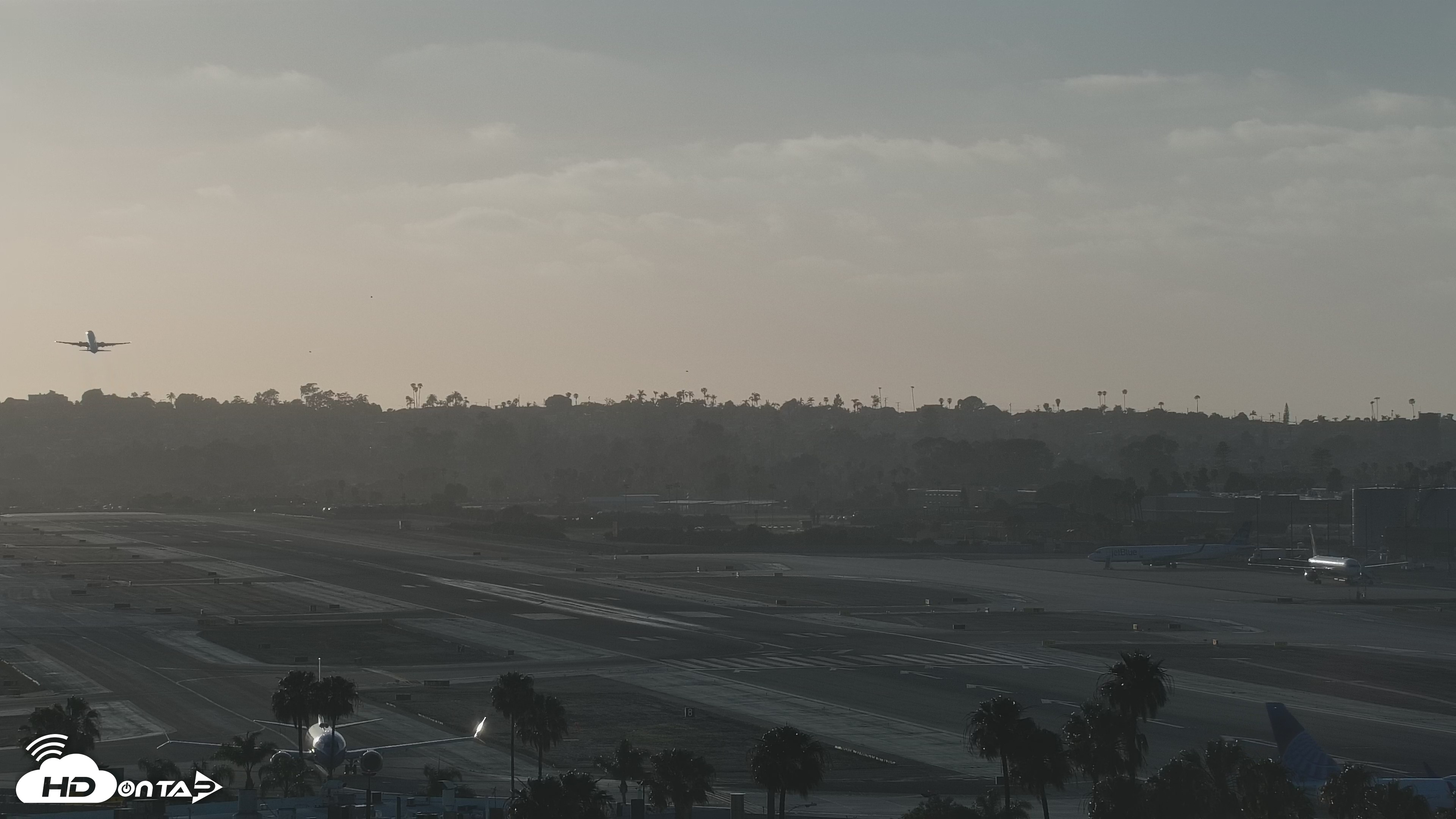 Snapshot of SD Lindbergh Airport & Bay Live Webcam taken Apr 16, 2026, 6:42pm PDT