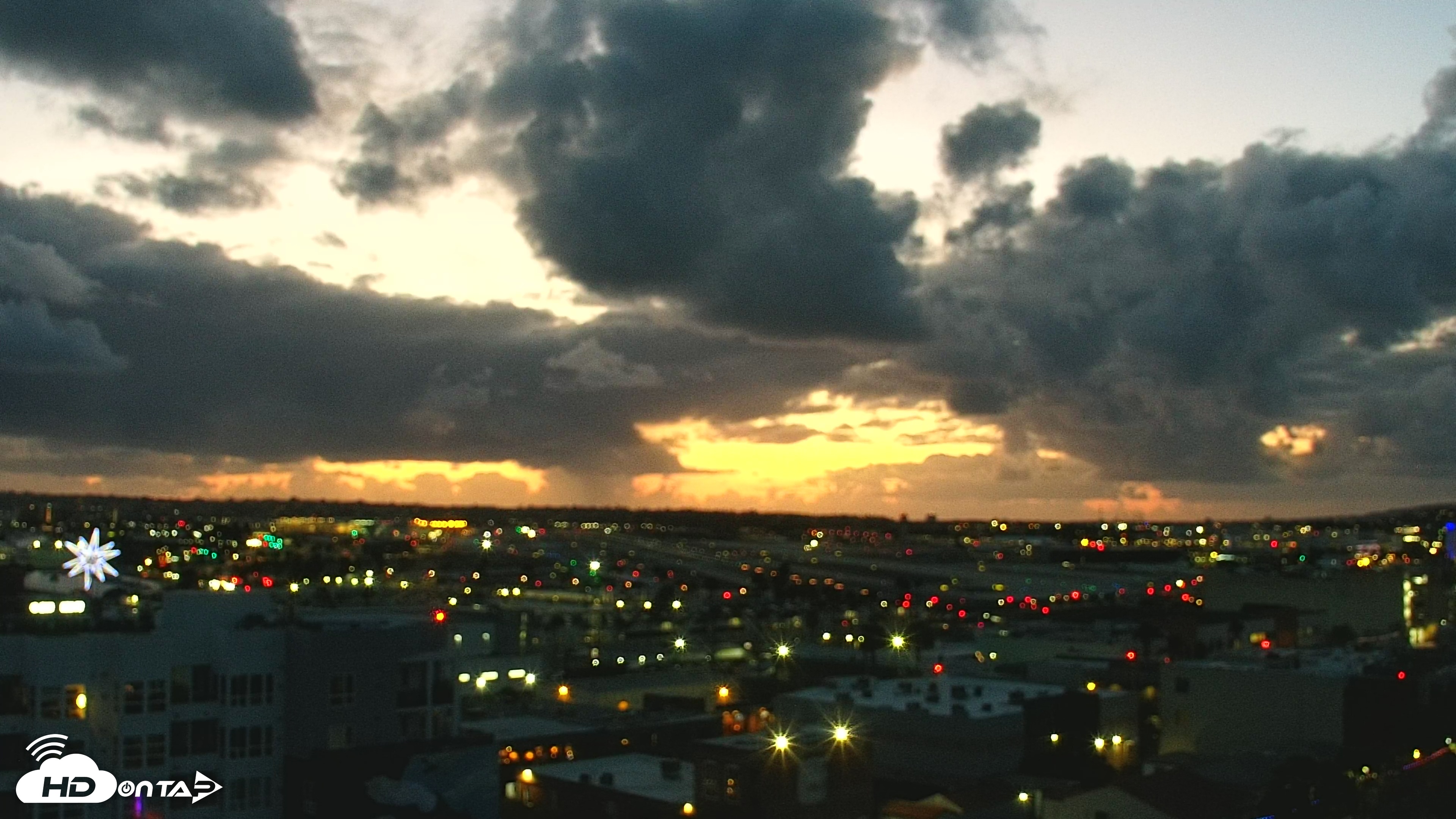 Snapshot of SD Lindbergh Airport & Bay Live Webcam taken Apr 26, 2025, 7:46pm PDT