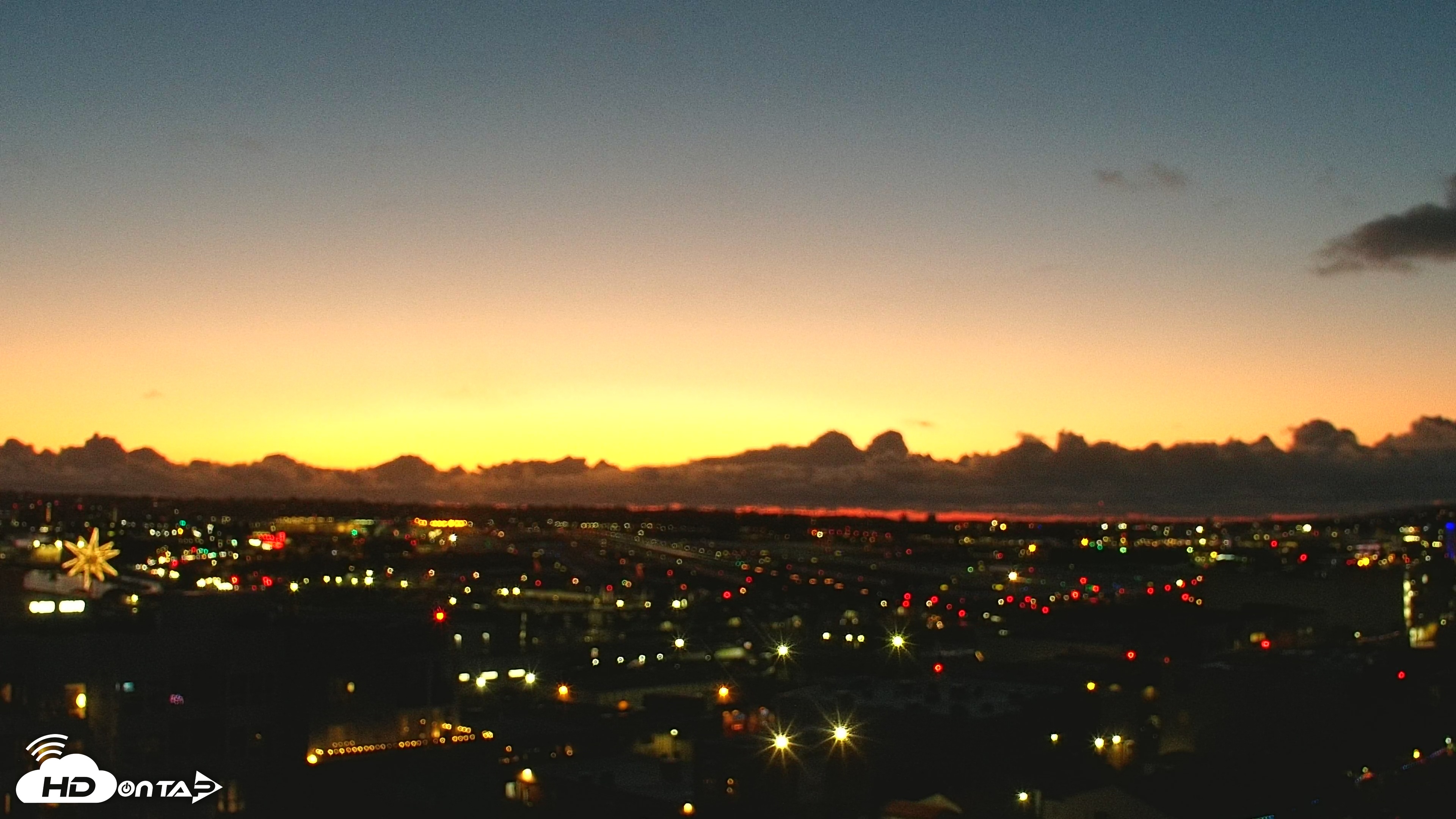 Snapshot of SD Lindbergh Airport & Bay Live Webcam taken Apr 27, 2025, 7:52pm PDT