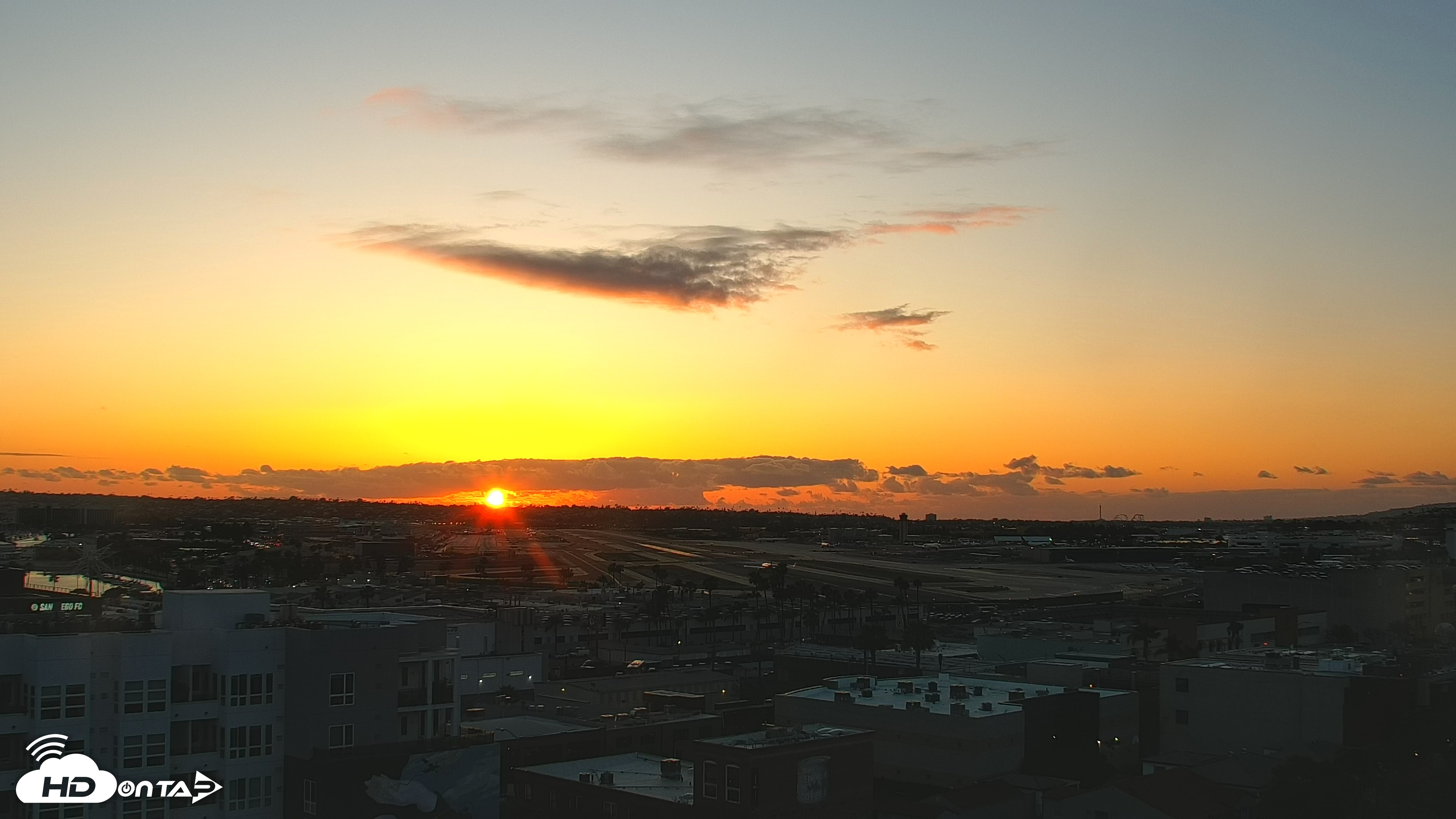 Snapshot of SD Lindbergh Airport & Bay Live Webcam taken Apr 25, 2025, 7:23pm PDT