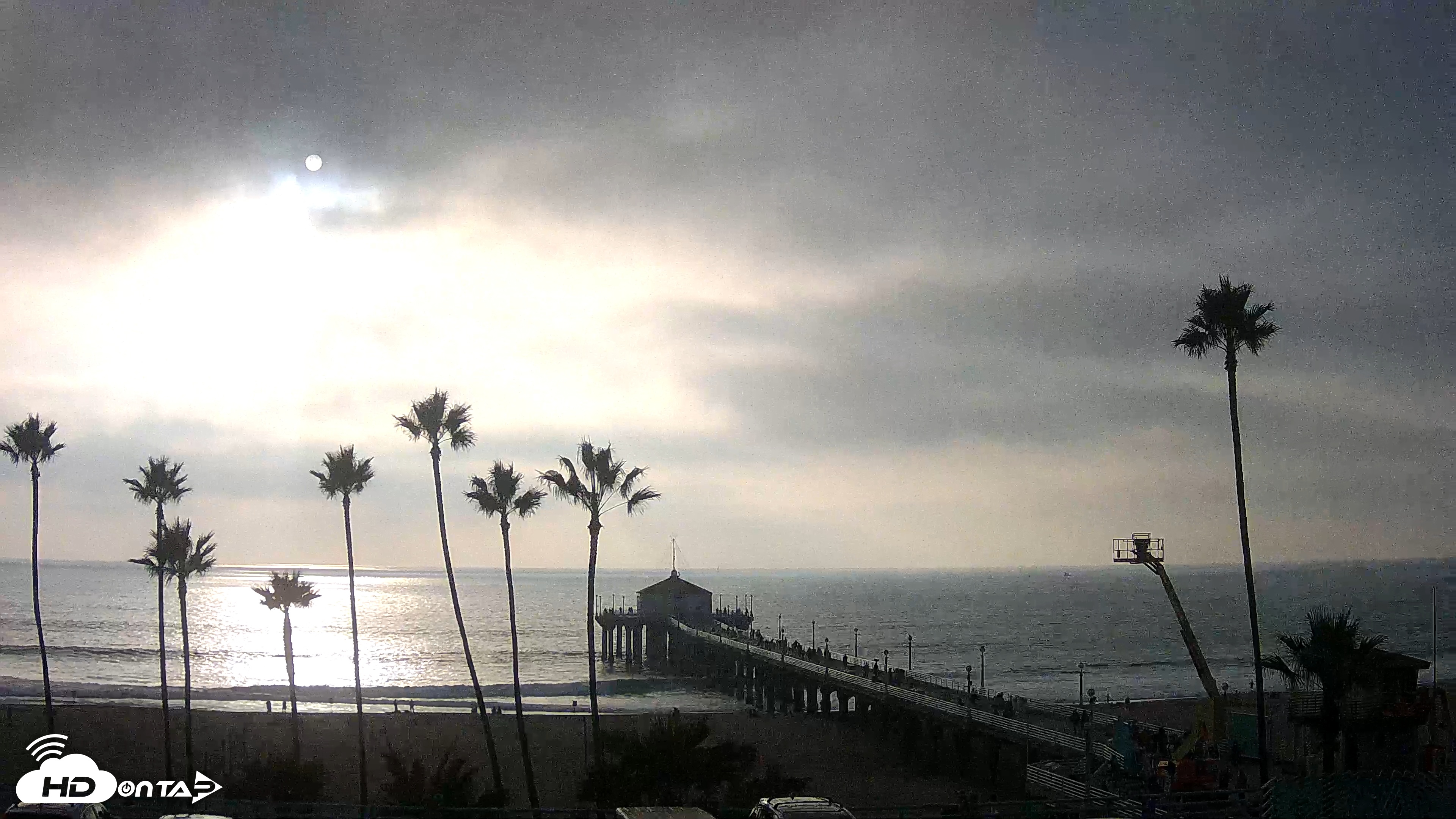 Snapshot of Manhattan Beach Pier Ultra HD Live Webcam taken Nov 2, 2025, 3:48pm PST