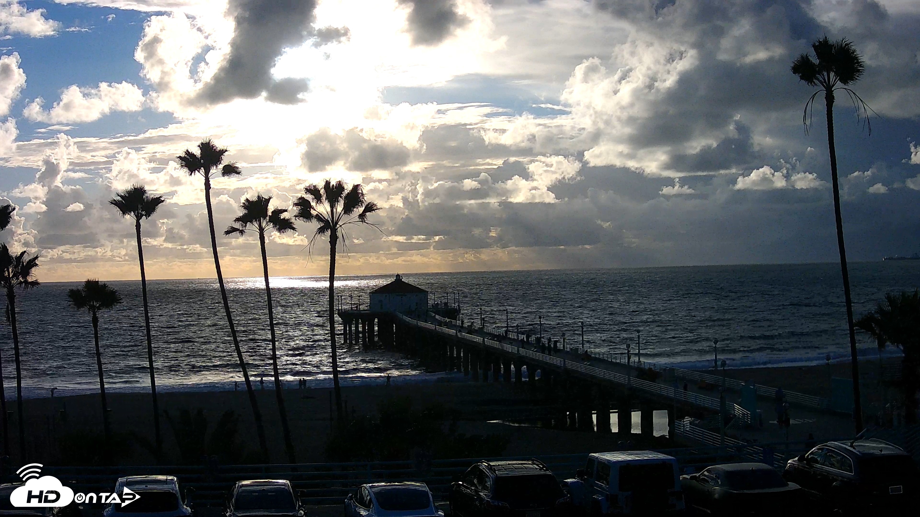 Snapshot of Manhattan Beach Pier Ultra HD Live Webcam taken Oct 22, 2026, 5:22pm PDT