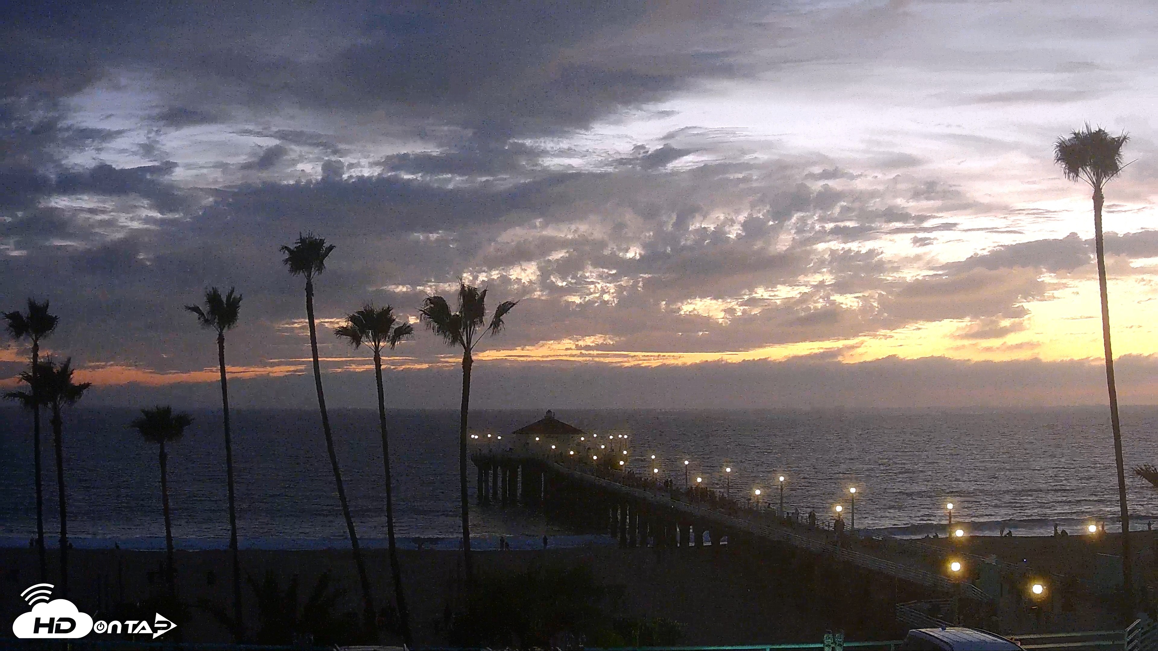 Snapshot of Manhattan Beach Pier Ultra HD Live Webcam taken Sep 27, 2026, 7:05pm PDT