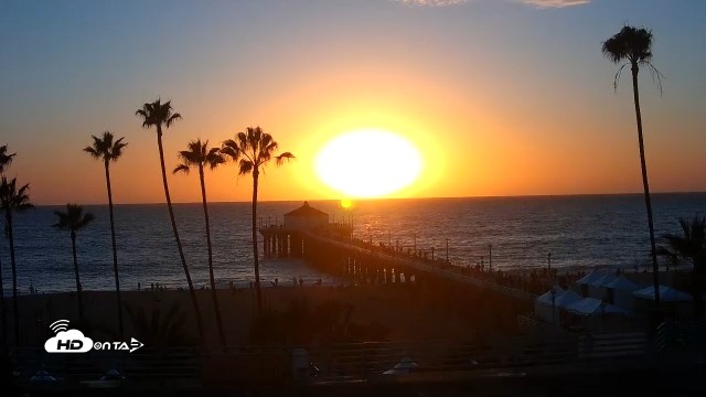 Snapshot of Manhattan Beach Pier Ultra HD Live Webcam taken Oct 18, 2026, 6:07pm PDT