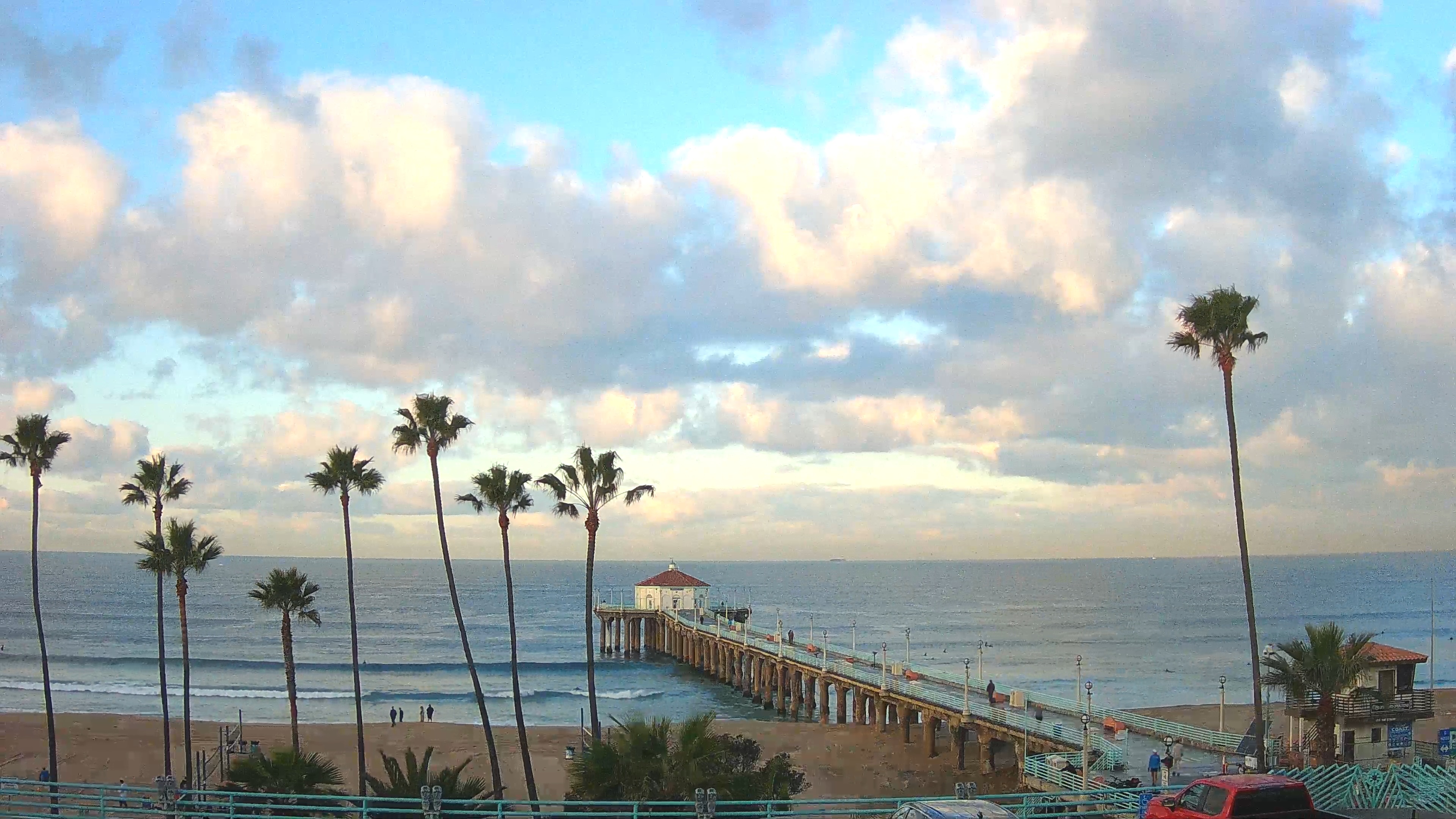 Snapshot of Manhattan Beach Pier Ultra HD Live Webcam taken Jan 17, 2025, 7:38am PST