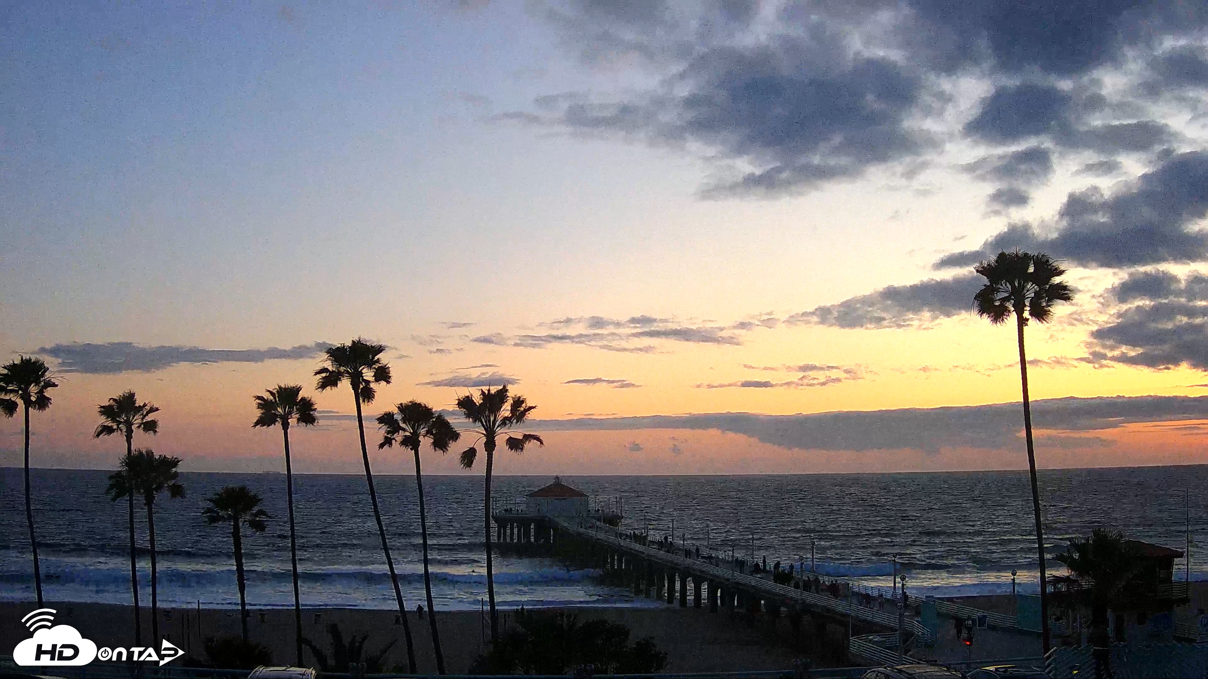 Snapshot of Manhattan Beach Pier Ultra HD Live Webcam taken Apr 27, 2025, 7:38pm PDT