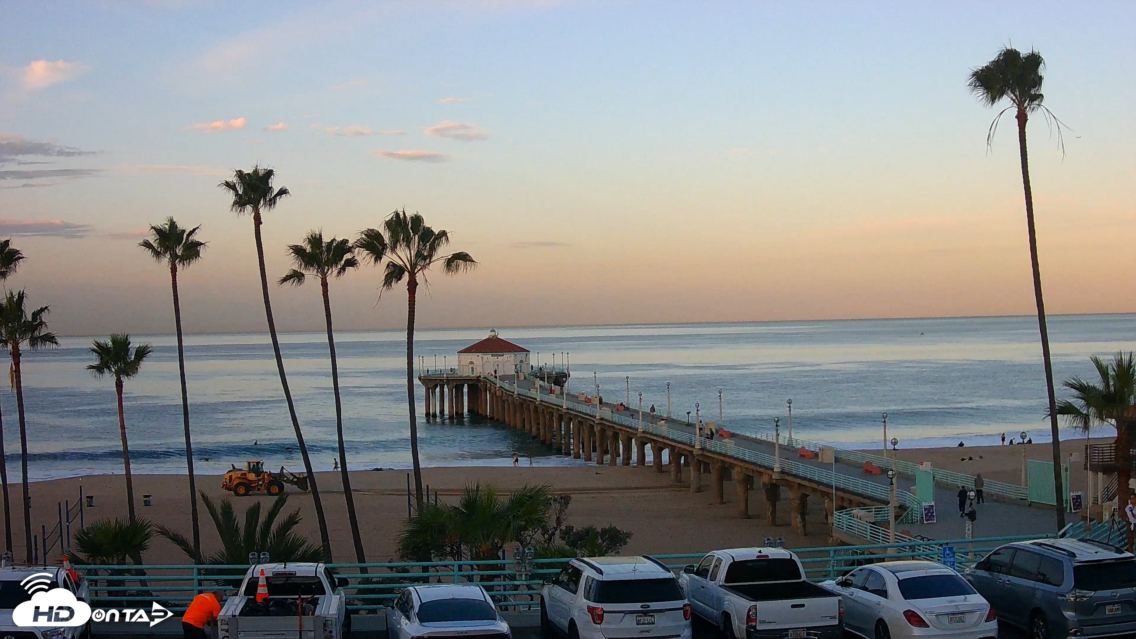 Snapshot of Manhattan Beach Pier Ultra HD Live Webcam taken Oct 17, 2026, 7:29am PDT