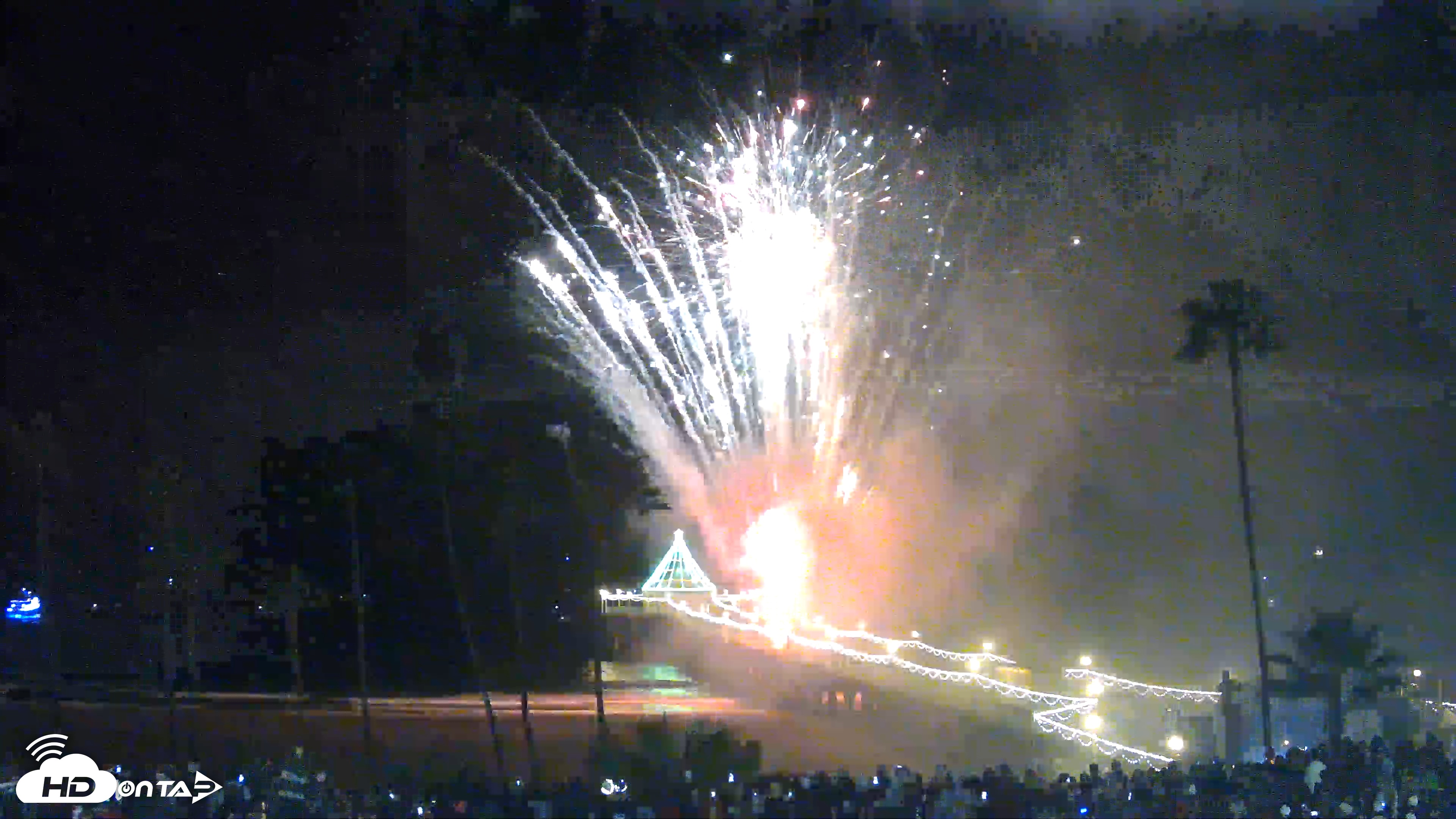 Snapshot of Manhattan Beach Pier Ultra HD Live Webcam taken Dec 14, 2025, 7:09pm PST